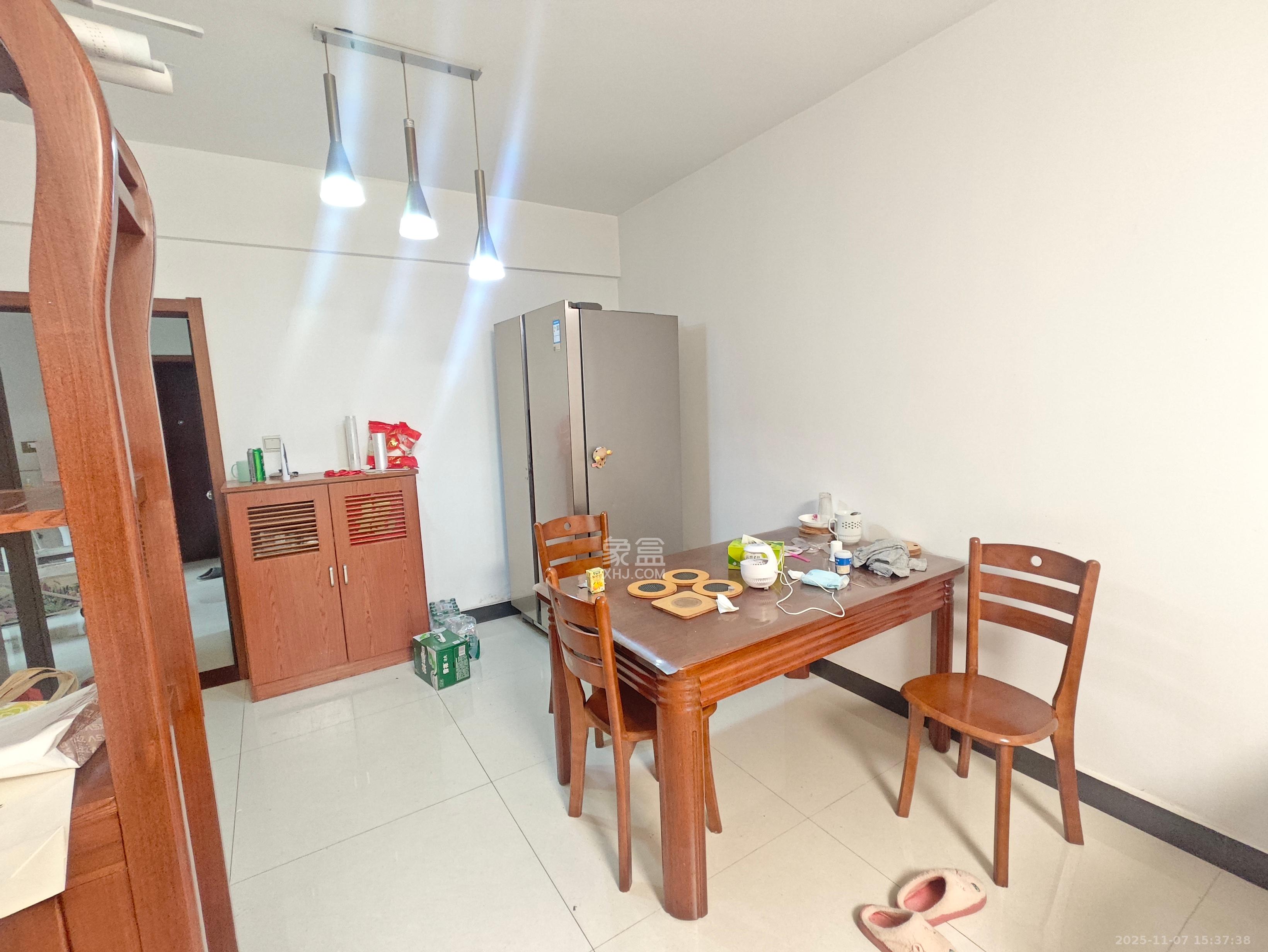 钱隆樽品(一、二、三期)  2室2厅1卫    2000.0元/月室内图