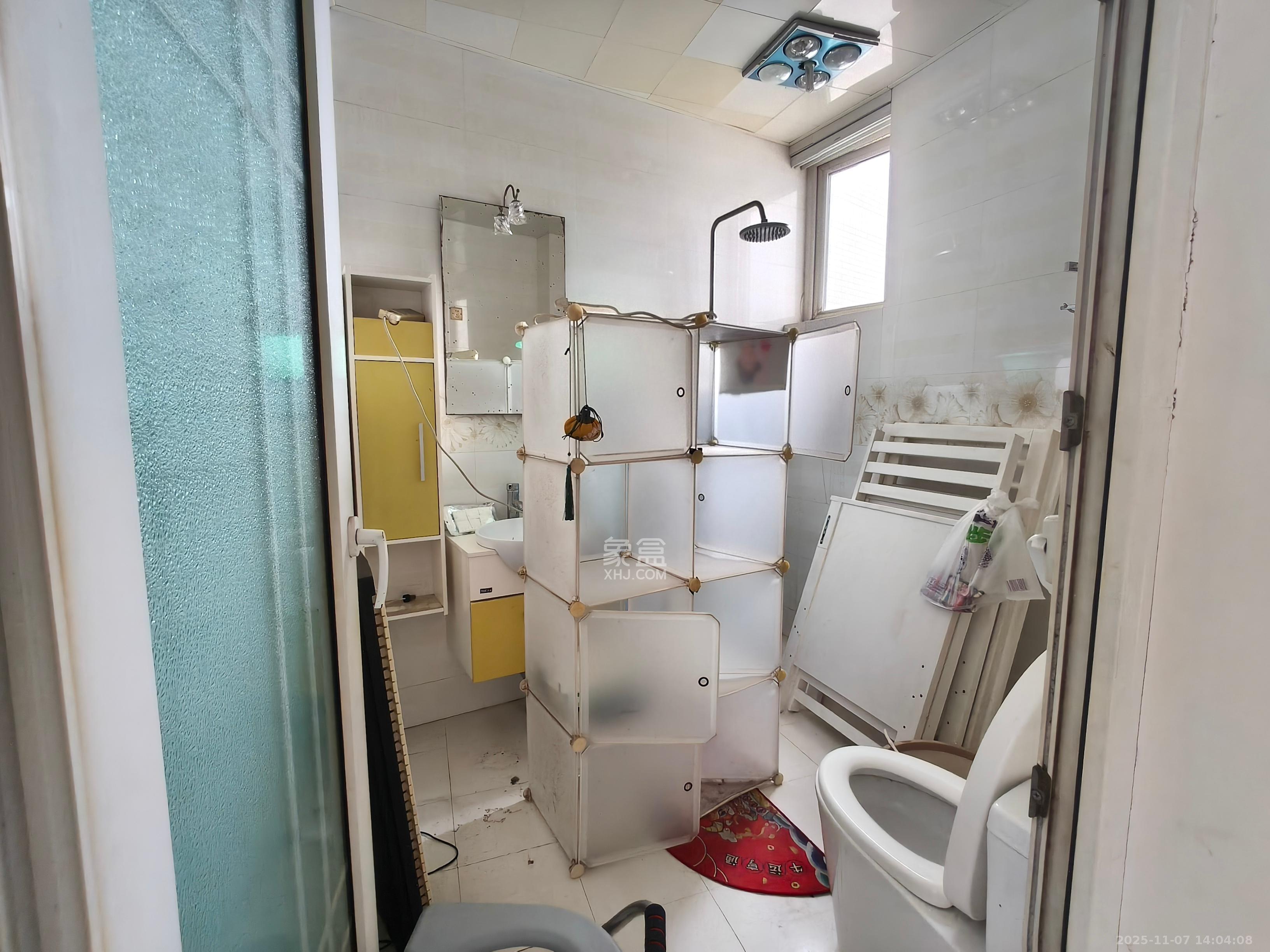 幸福洋房  3室2厅2卫    1900.0元/月室内图