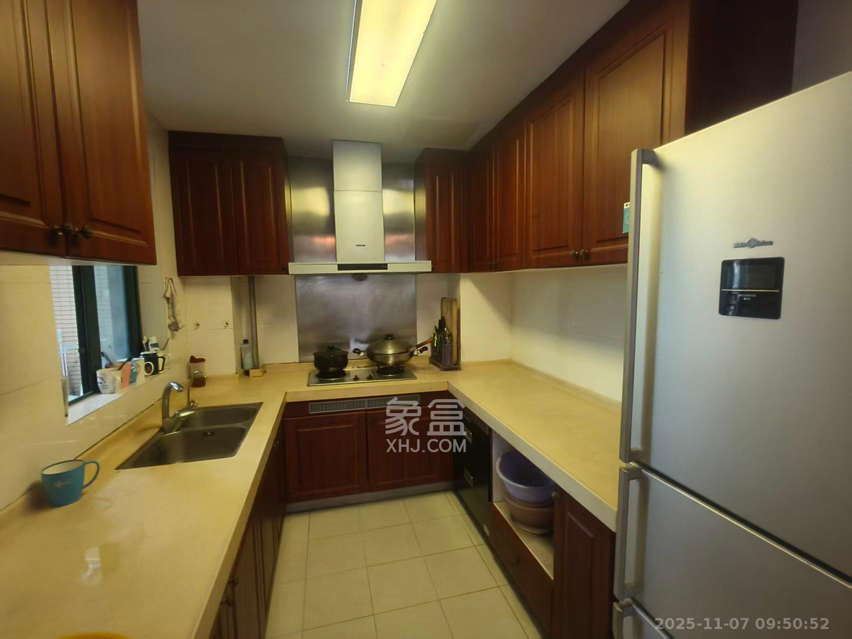 恒大城 3室2厅2卫 2600.0元/月 恒大城 3室2厅2卫 2600.0元/月室内图