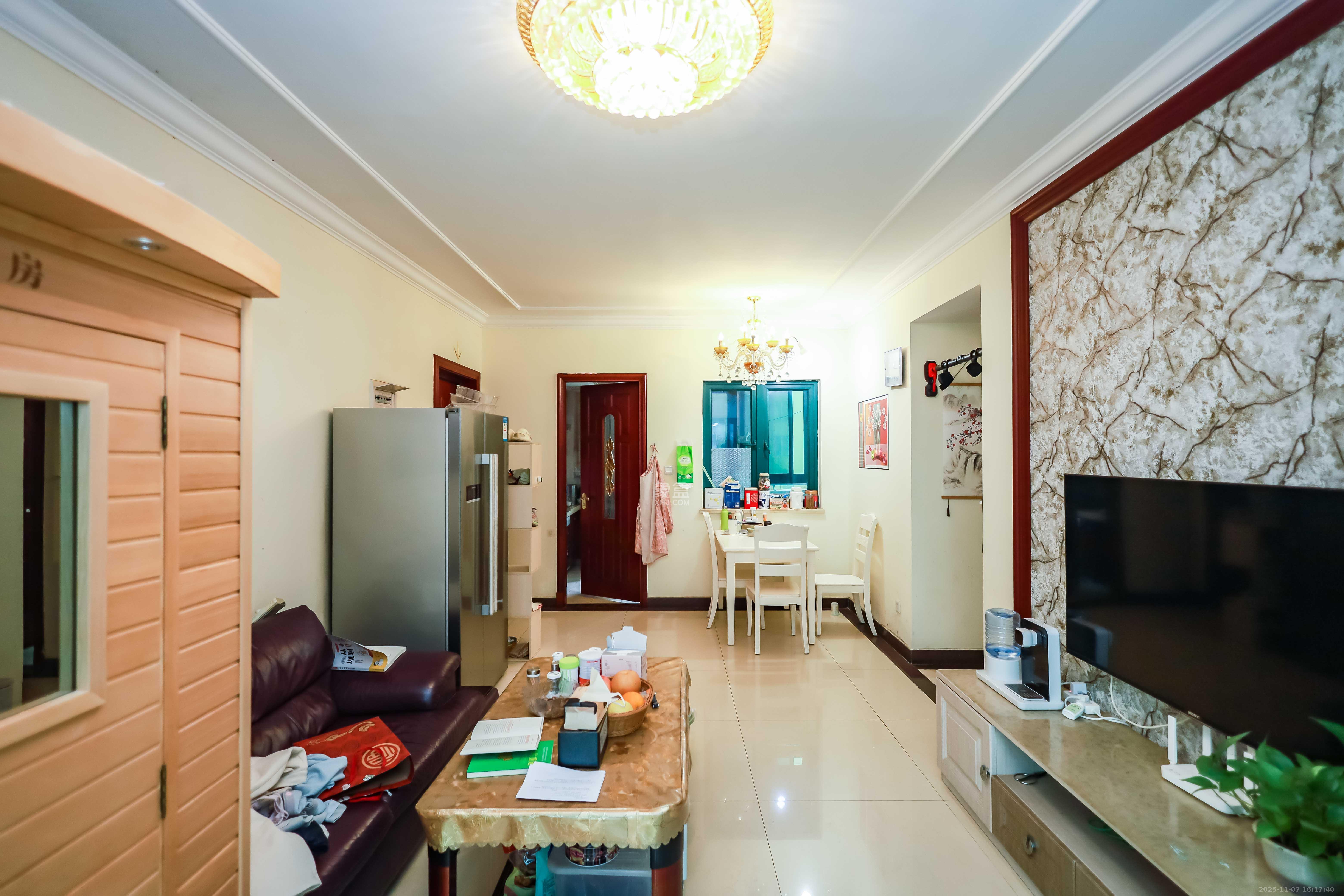 恒大华府 3室2厅1卫 130.0万 恒大华府 3室2厅1卫 130.0万客厅