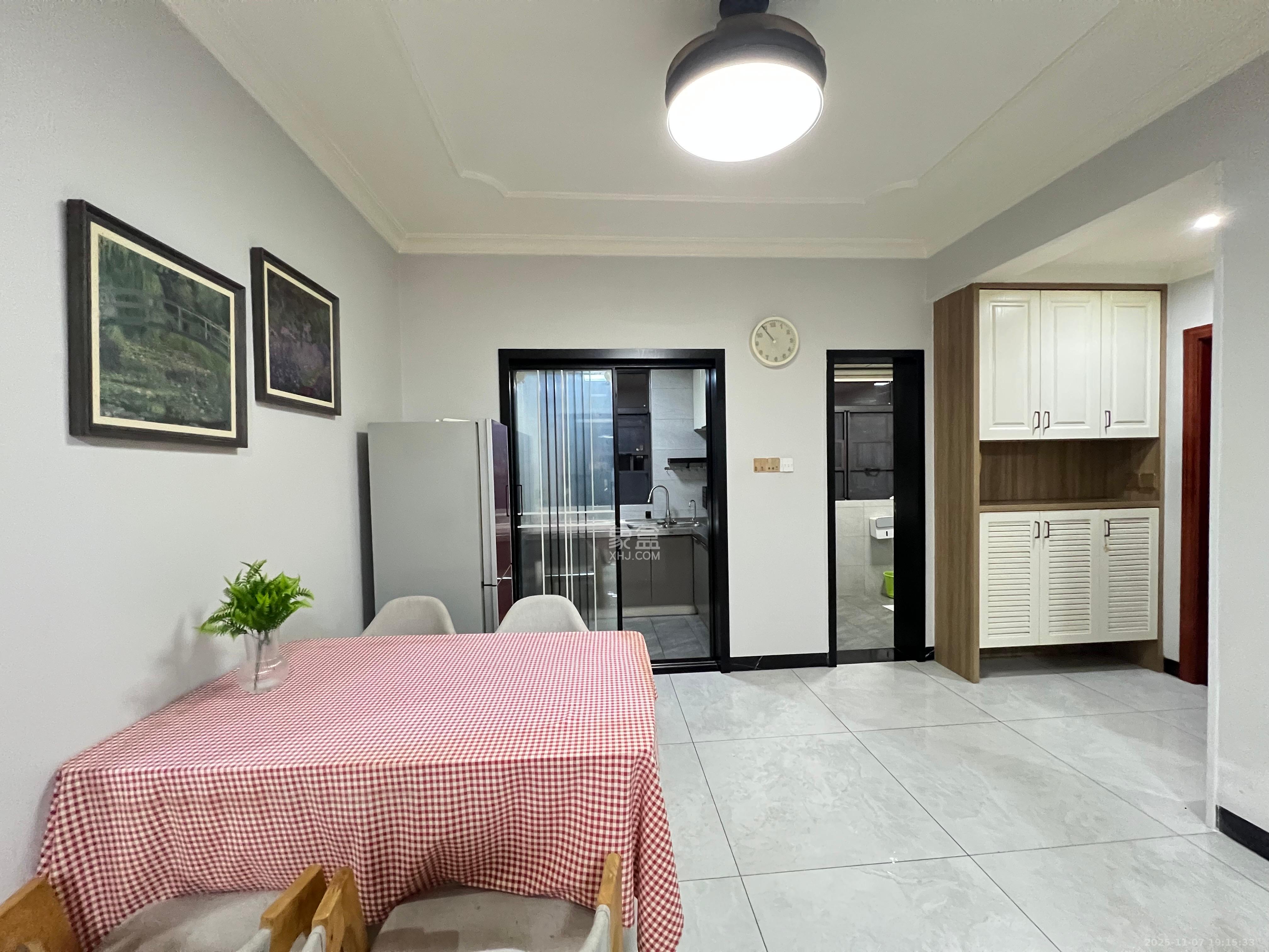 嘉雨兴园  2室1厅1卫    2800.0元/月室内图