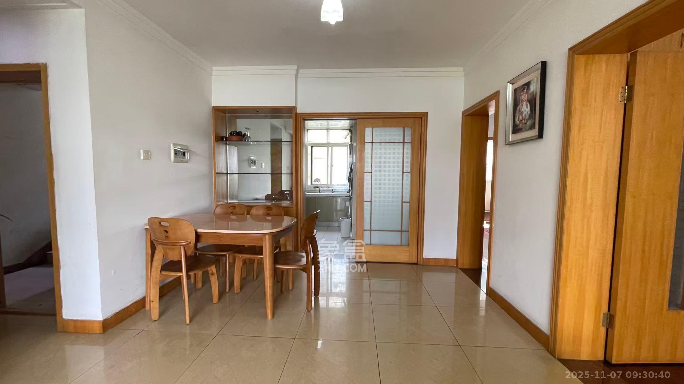 芙蓉苑  2室2厅1卫    2200.0元/月