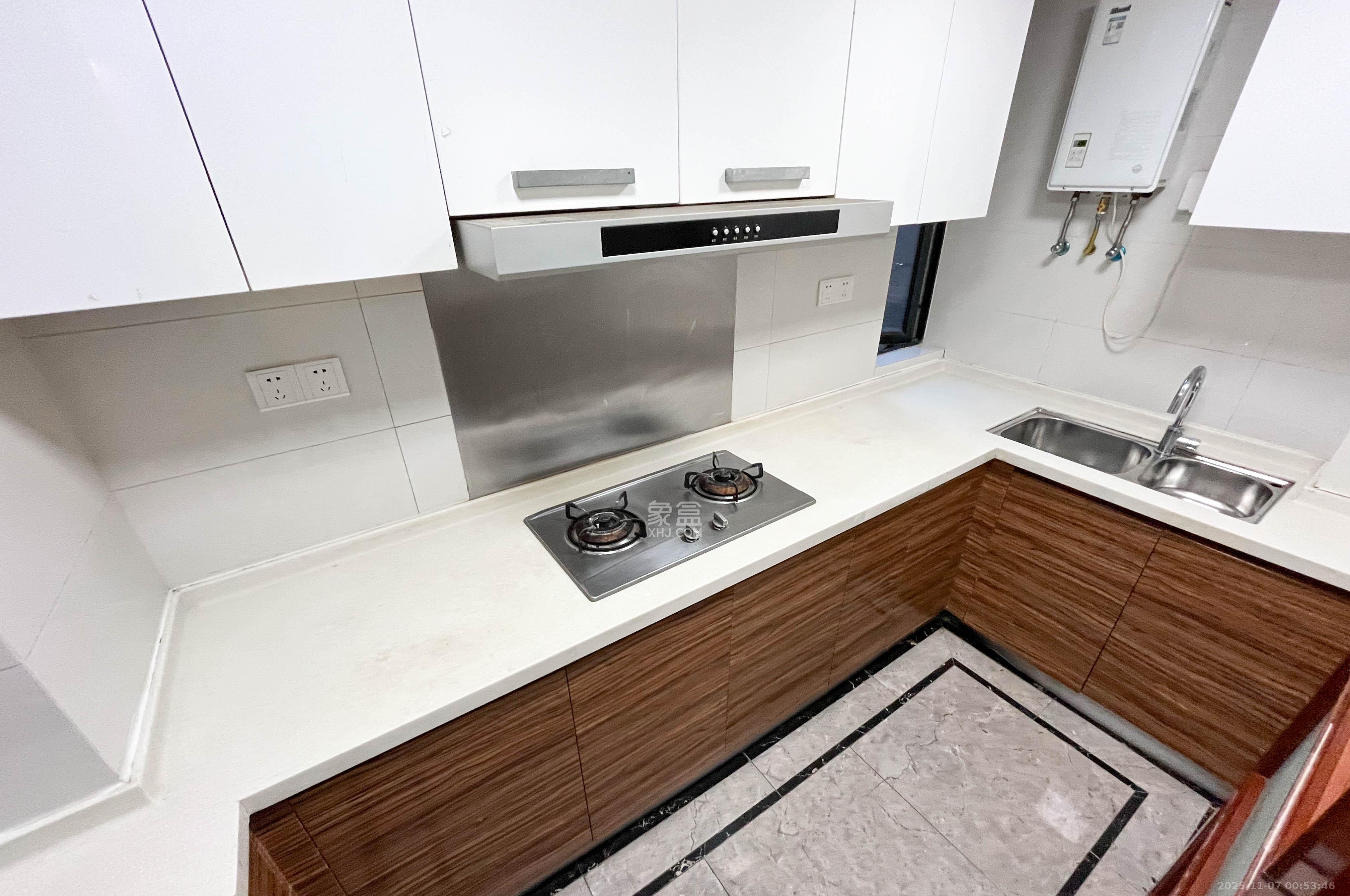 中海梅溪湖壹号 3室2厅1卫 118.0万 中海梅溪湖壹号 3室2厅1卫 118.0万厨房