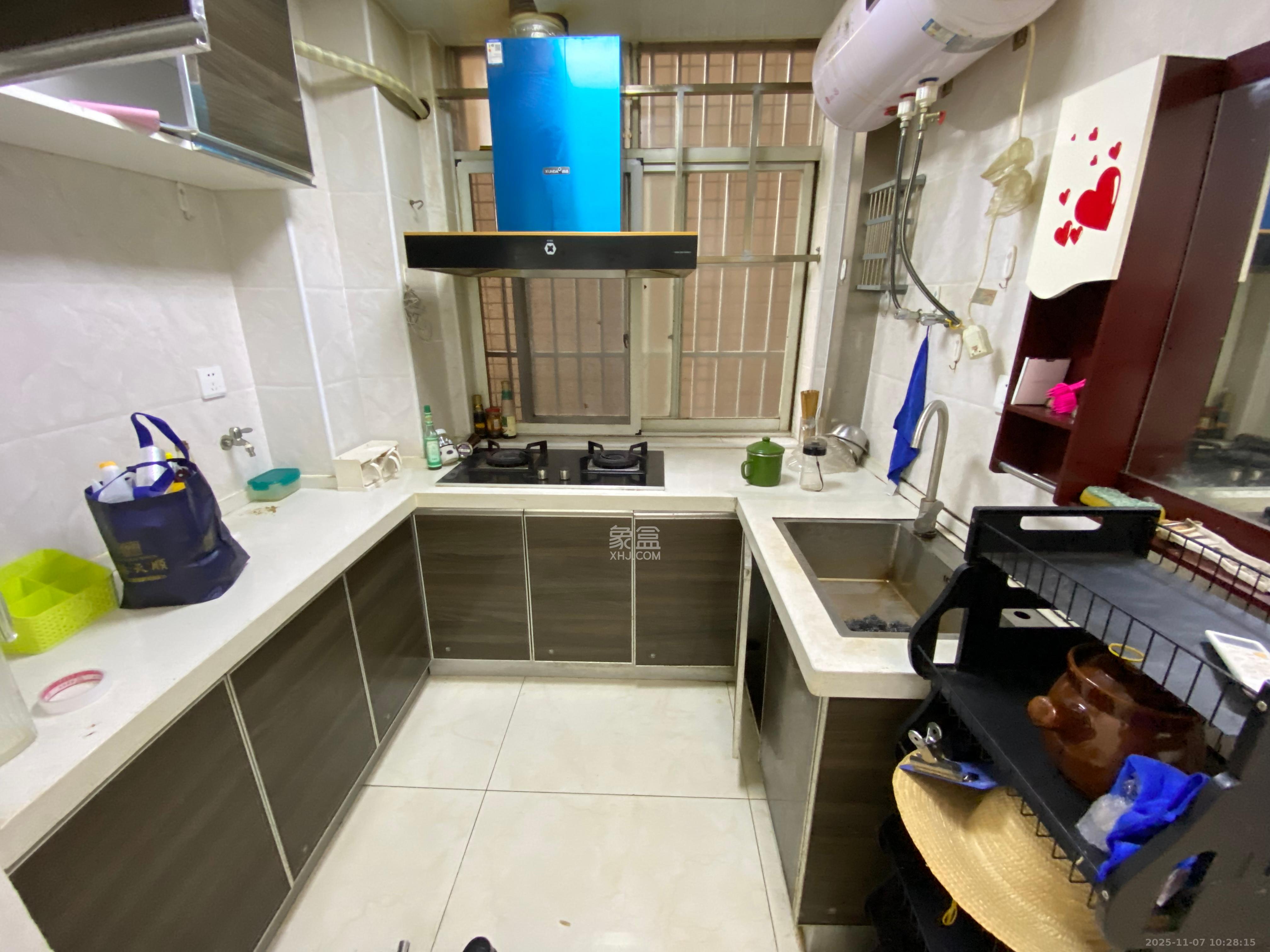 天泽大厦 4室2厅1卫 3400.0元/月 天泽大厦 4室2厅1卫 3400.0元/月室内图