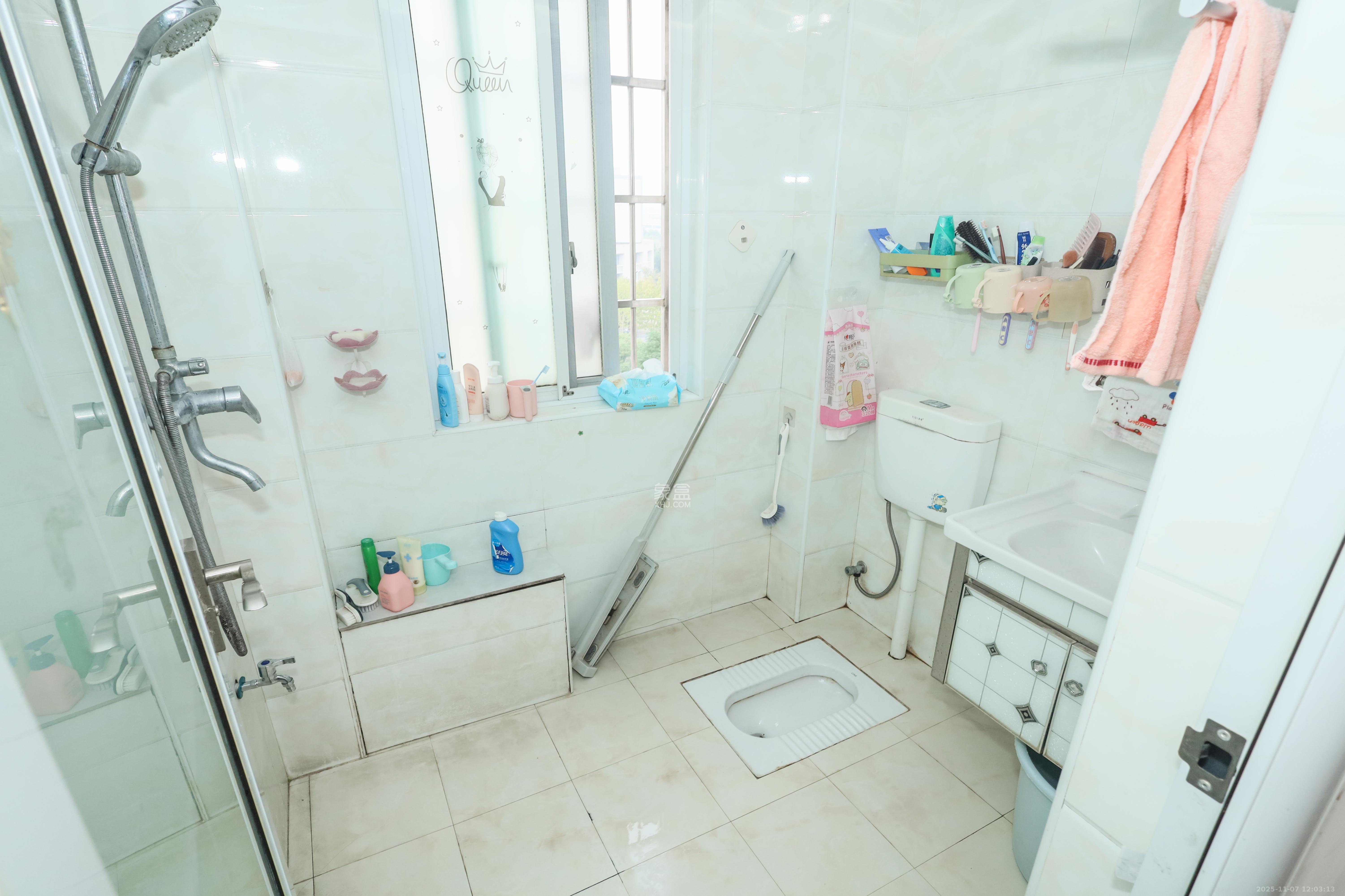 可可小城(麓谷可可小城) 3室2厅1卫 75.0万 可可小城(麓谷可可小城) 3室2厅1卫 75.0万卫生间