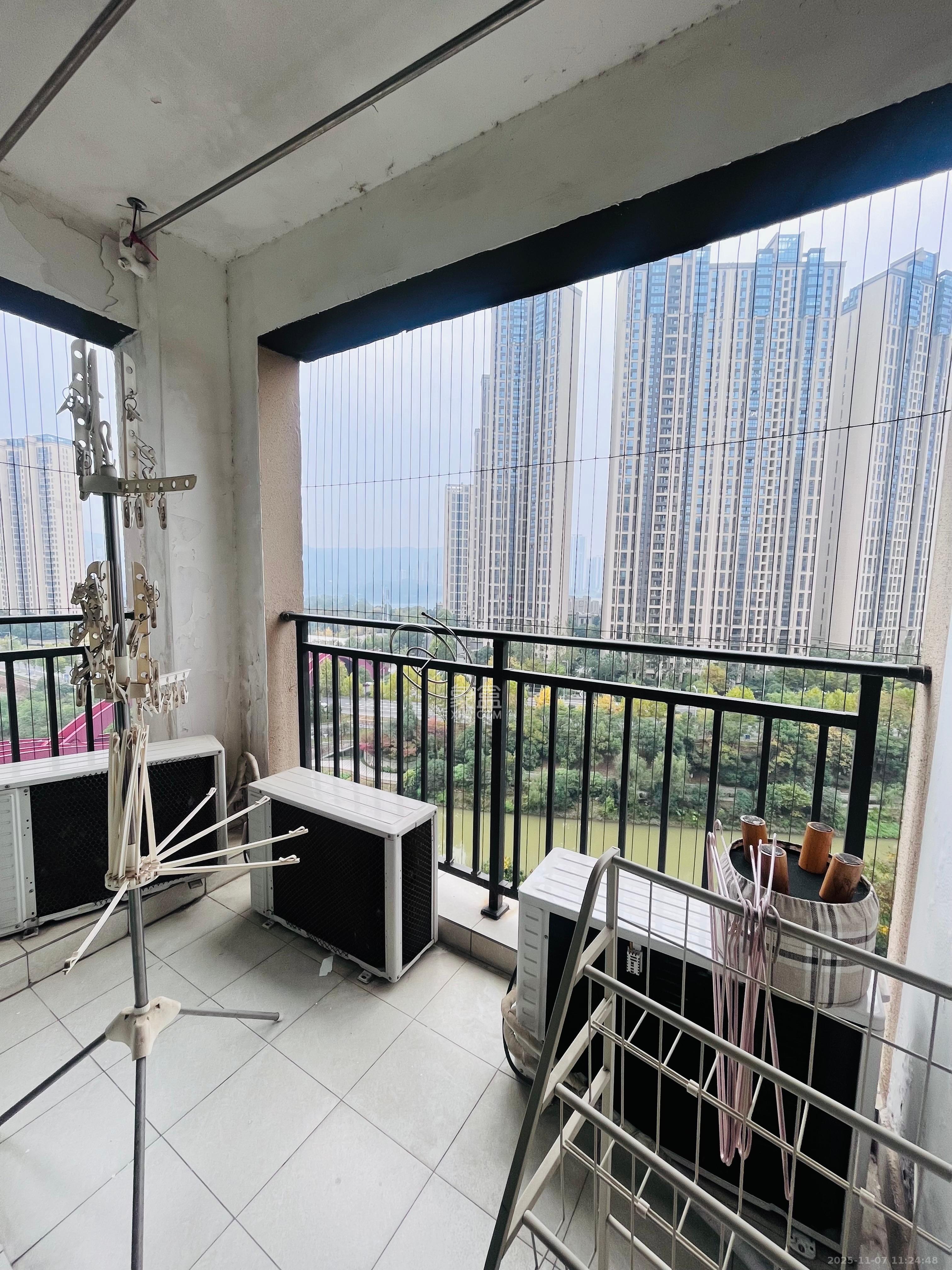 和泓梅溪四季 3室2厅2卫 2500.0元/月 和泓梅溪四季 3室2厅2卫 2500.0元/月室内图