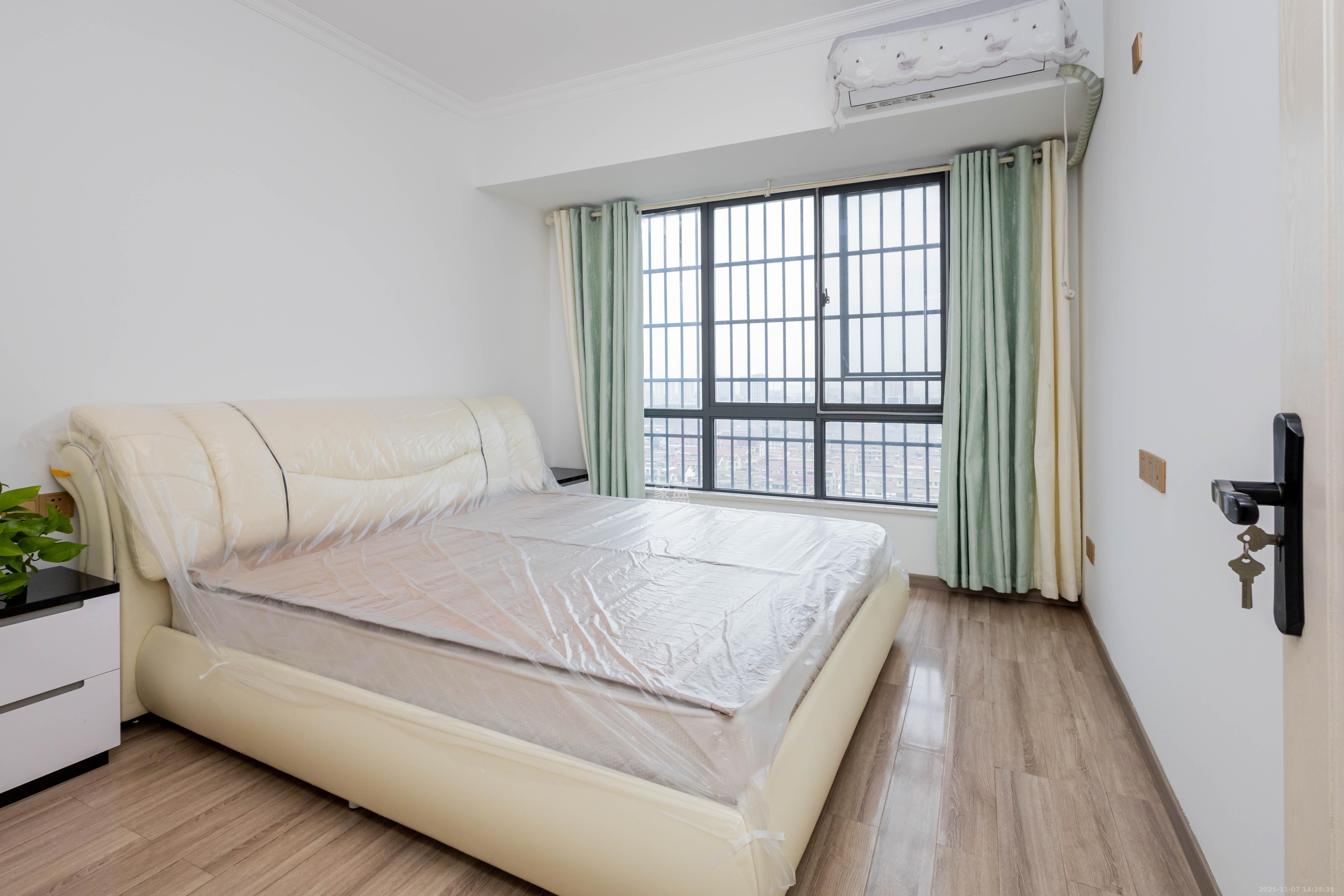 海德公园  4室2厅1卫    82.8万卧室