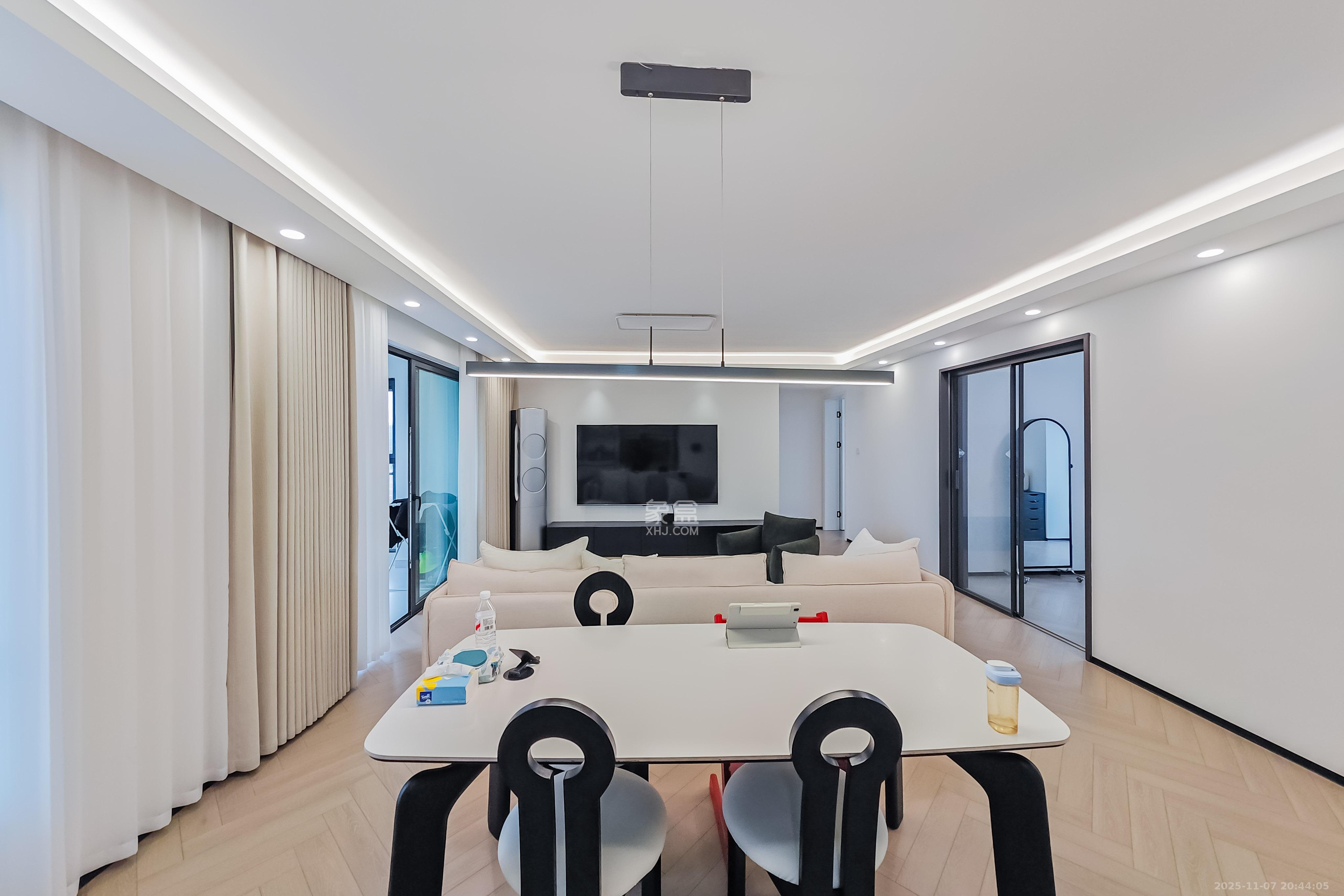 万科金域华府三四期 4室2厅2卫 142.0万 万科金域华府三四期 4室2厅2卫 142.0万客厅