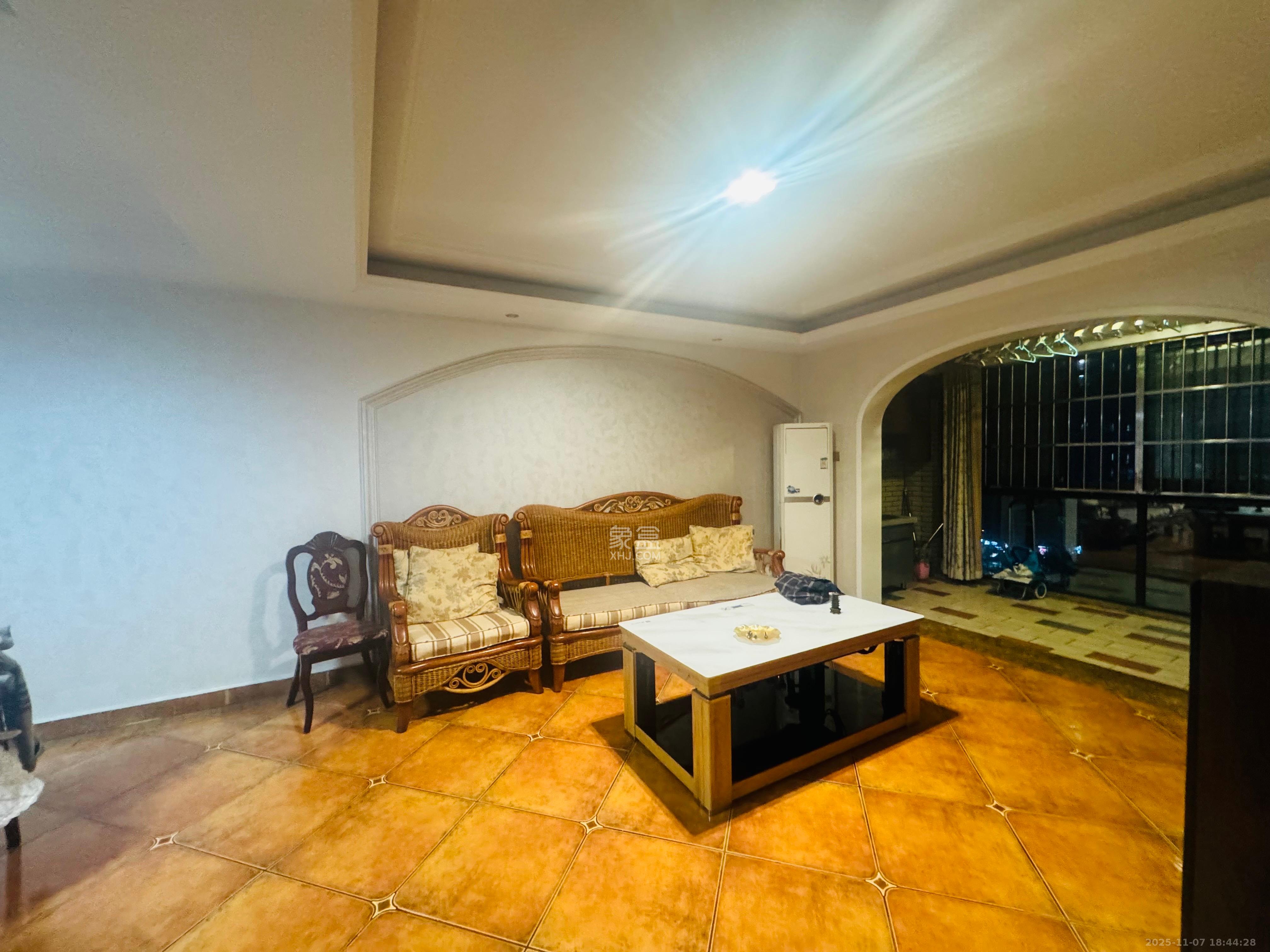 长房白沙湾 3室2厅1卫 3500.0元/月 长房白沙湾 3室2厅1卫 3500.0元/月室内图