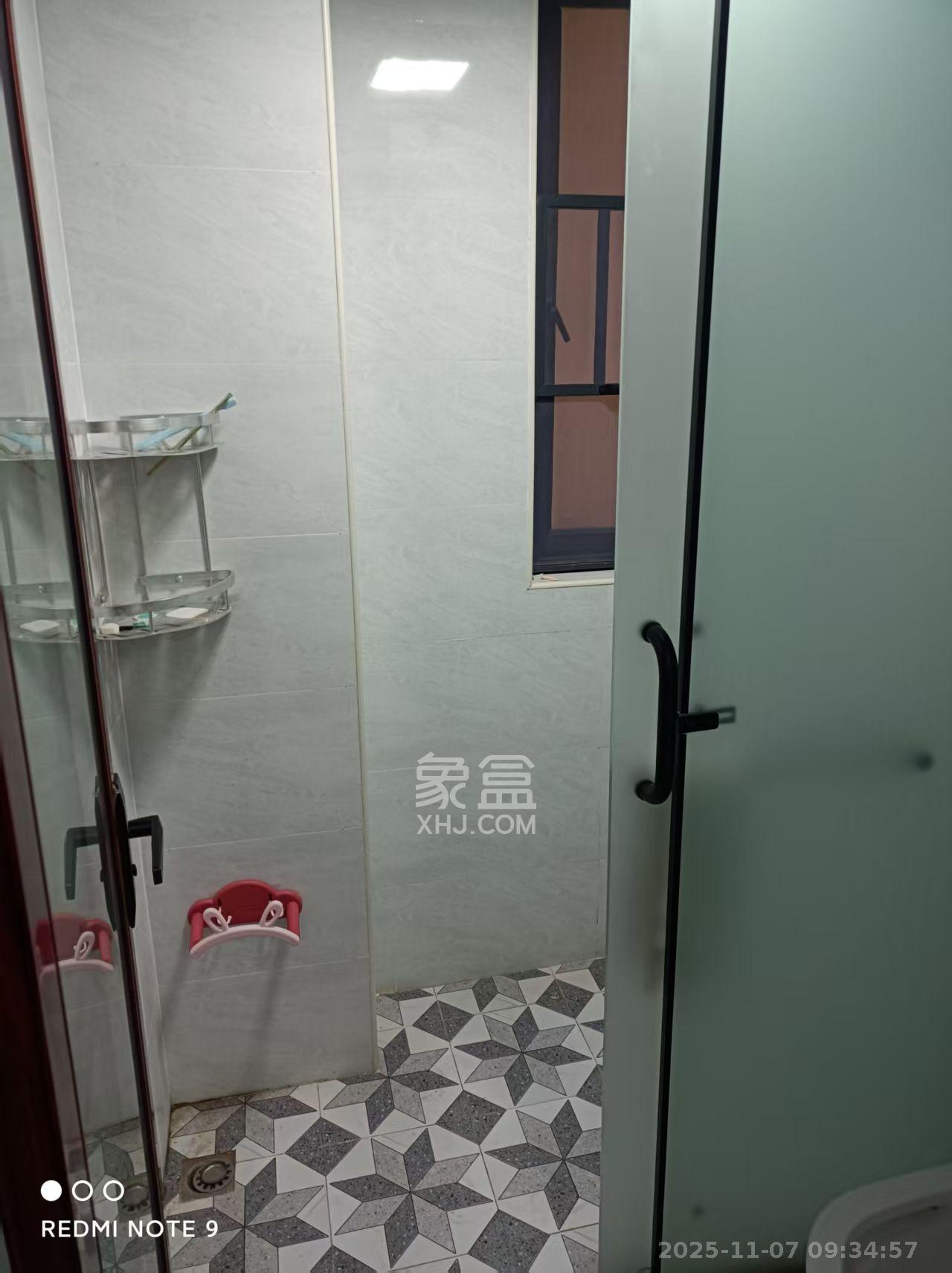 蔷薇国际  1室1厅1卫    1300.0元/月室内图