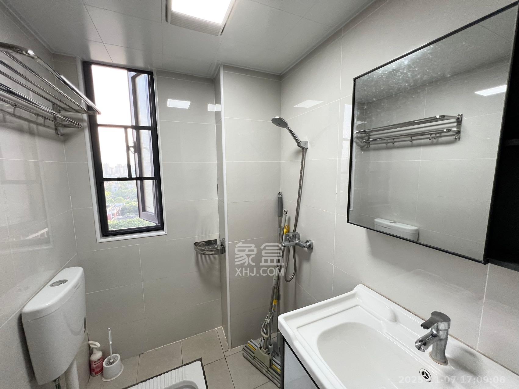 东合新苑  2室2厅1卫    2100.0元/月室内图