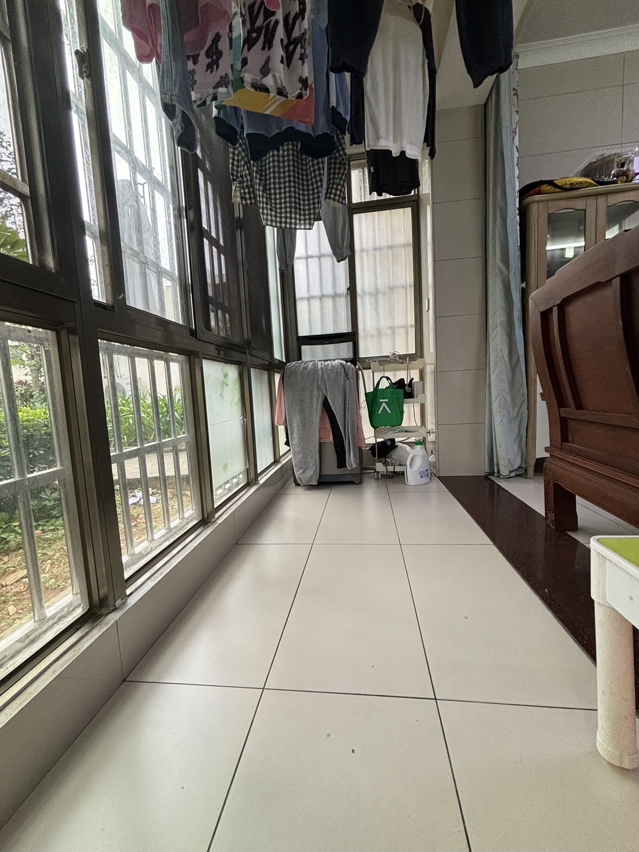 美兰新苑小区  3室2厅1卫    140.0万客厅