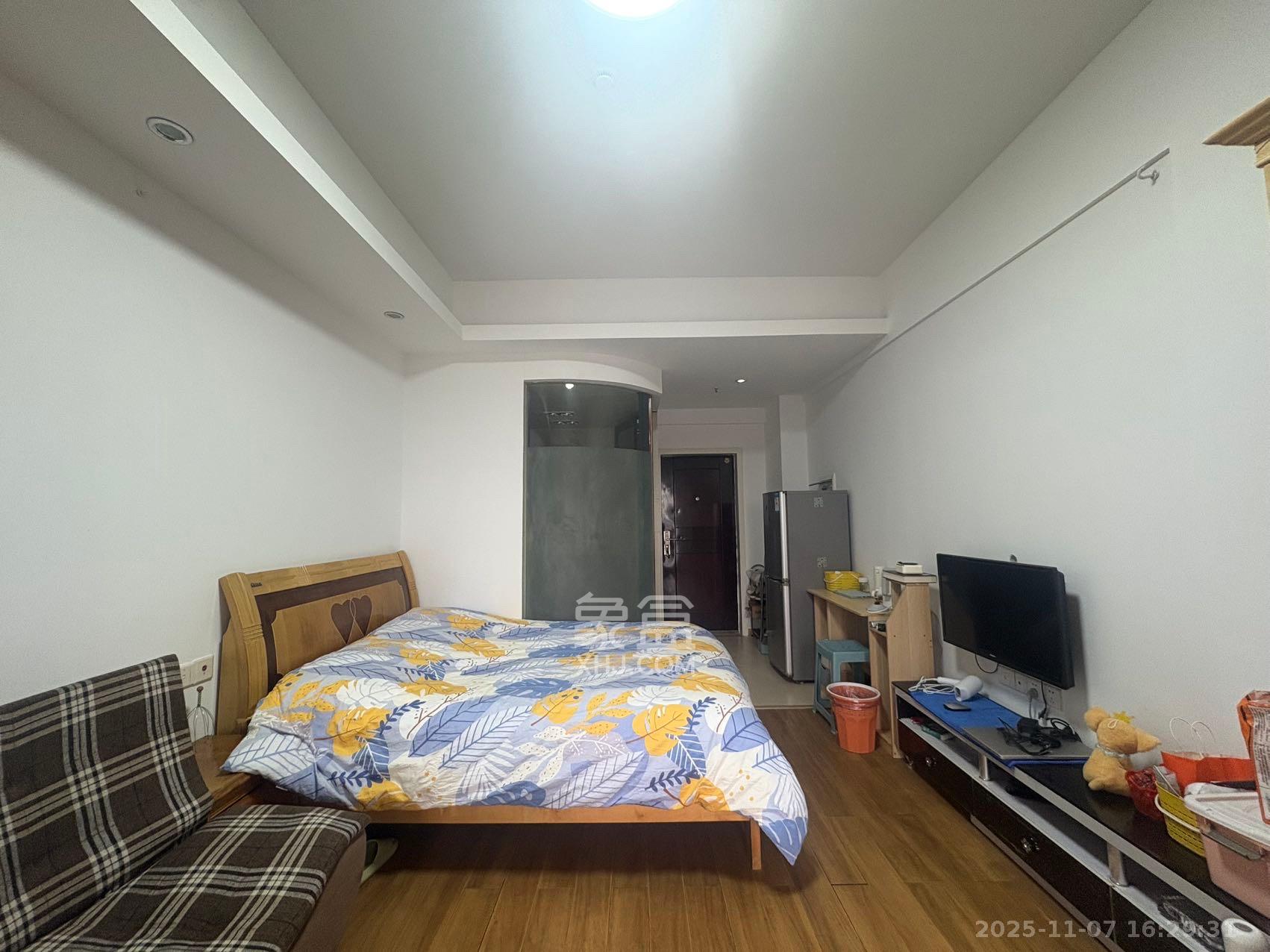 水岸世景  1室1厅1卫    1100.0元/月室内图