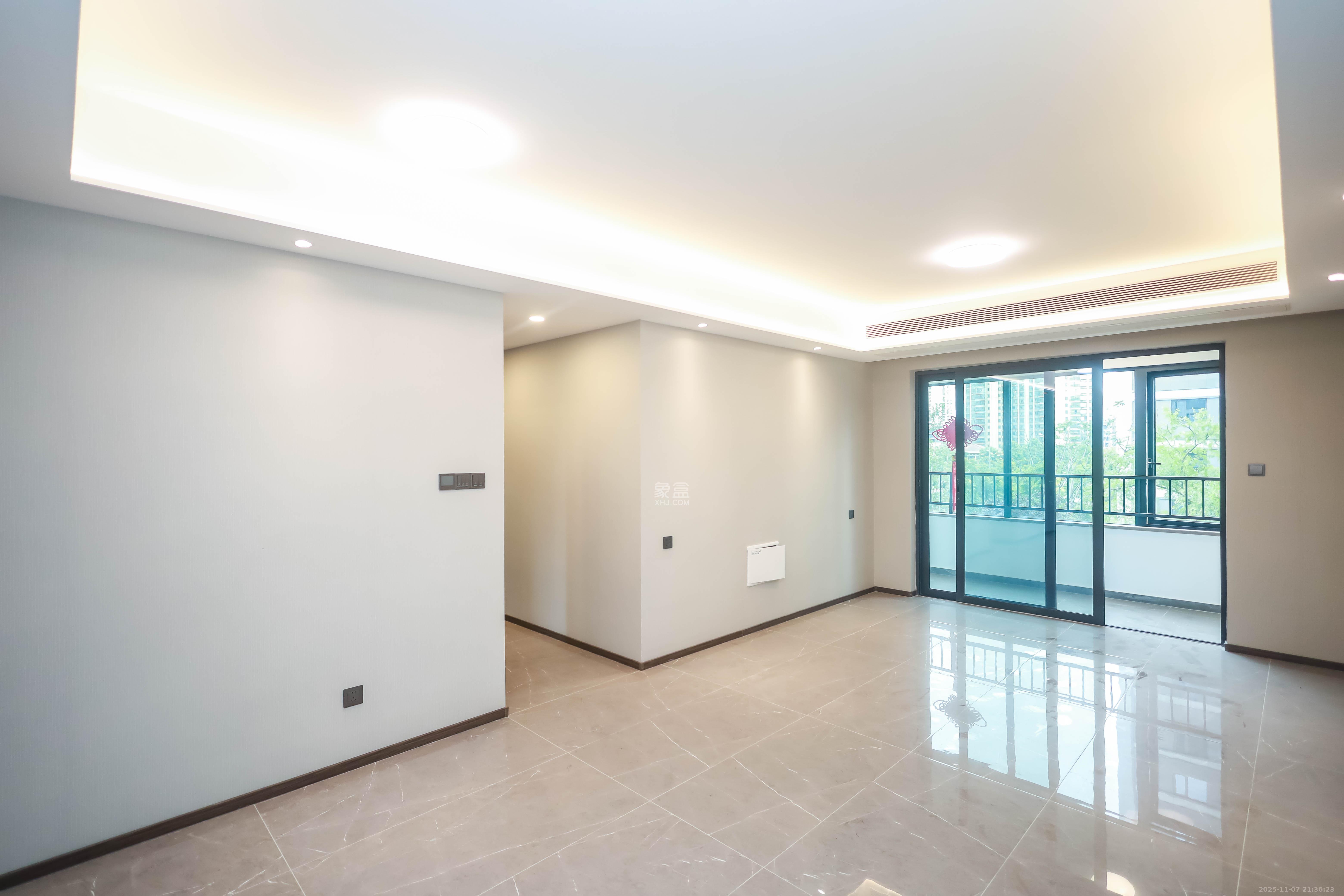 龙湖舜山府 3室2厅1卫 162.0万 龙湖舜山府 3室2厅1卫 162.0万客厅