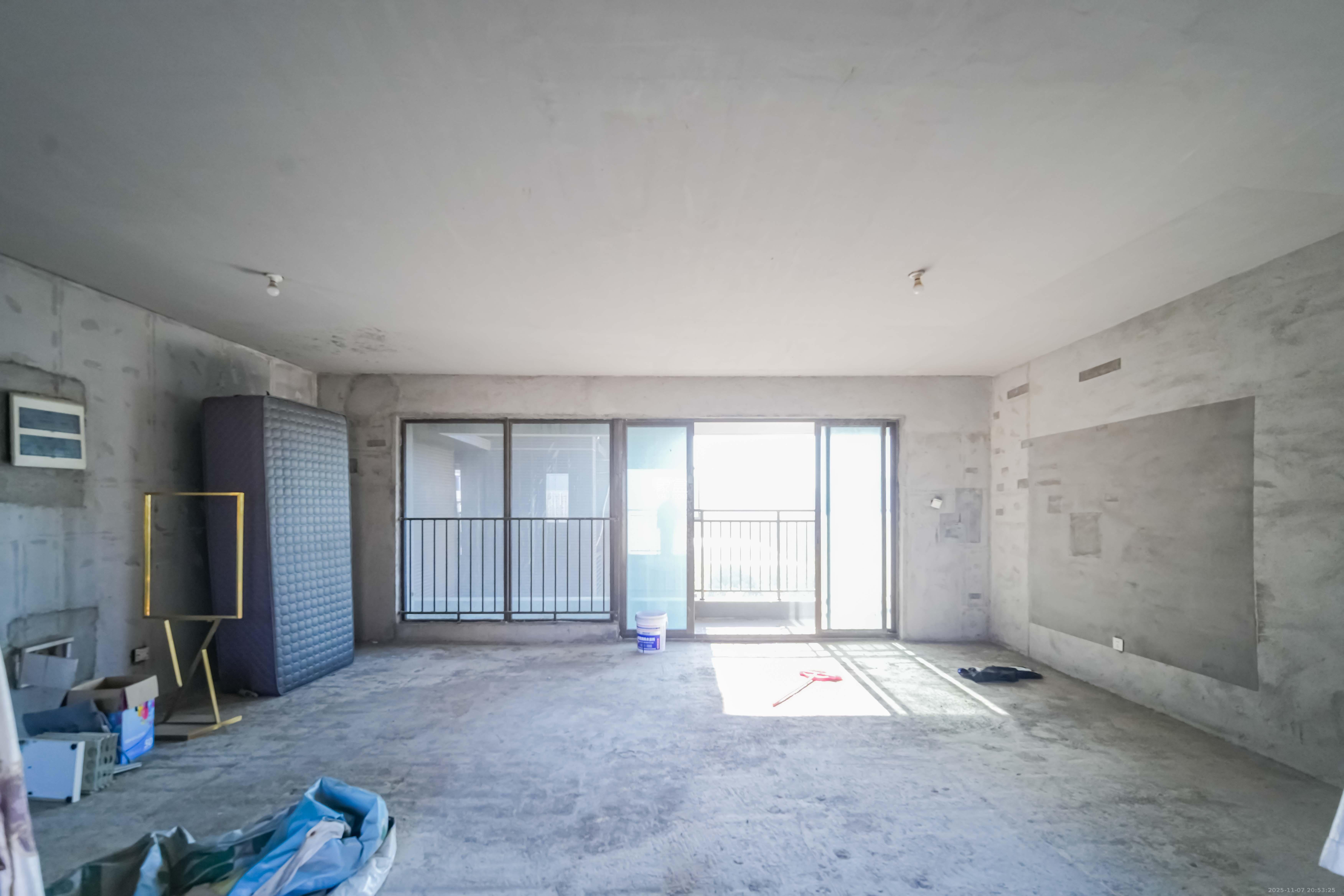 京武浪琴山一、二期 5室2厅2卫 268.0万 京武浪琴山一、二期 5室2厅2卫 268.0万其他