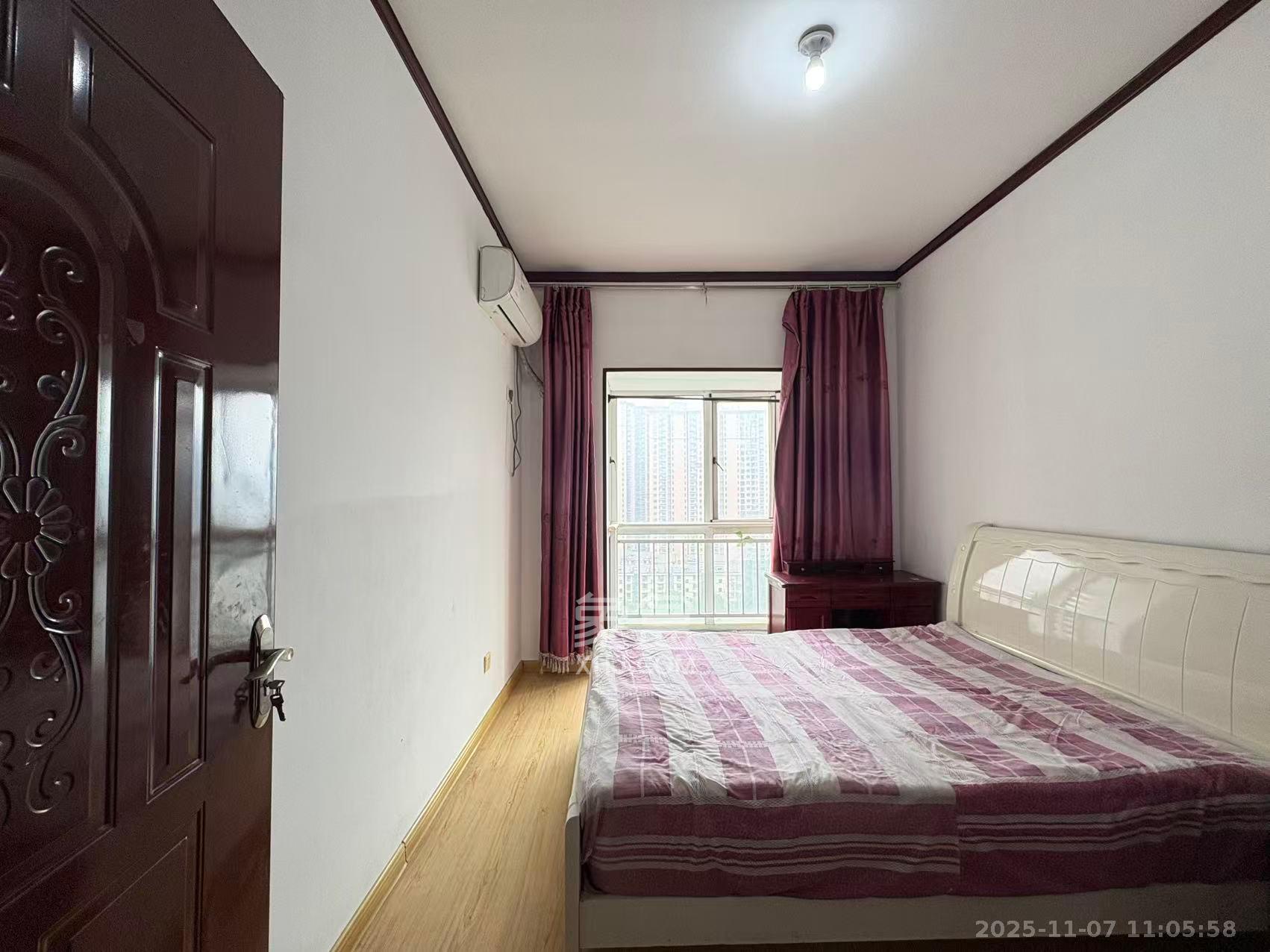 西点公园里  2室2厅1卫    2200.0元/月室内图