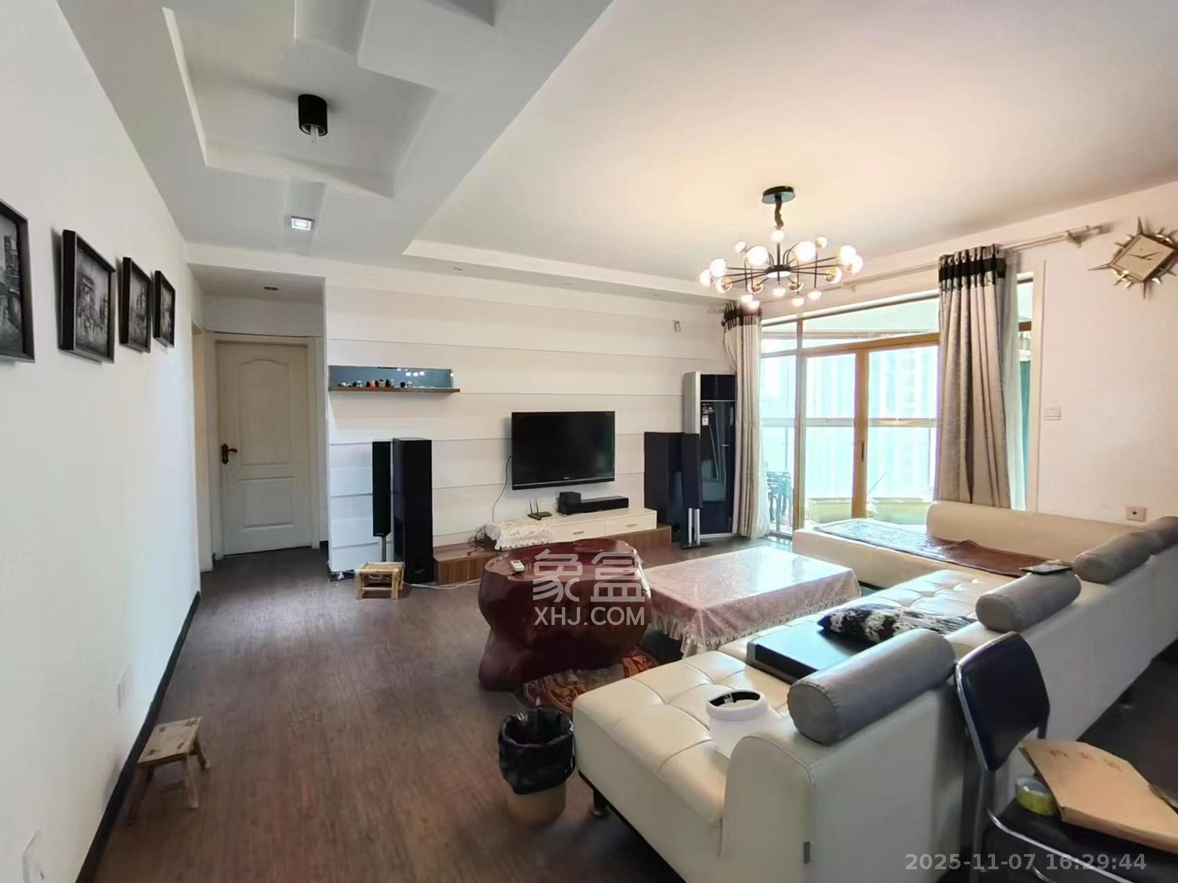 天健芙蓉盛世一期  3室2厅2卫    3300.0元/月