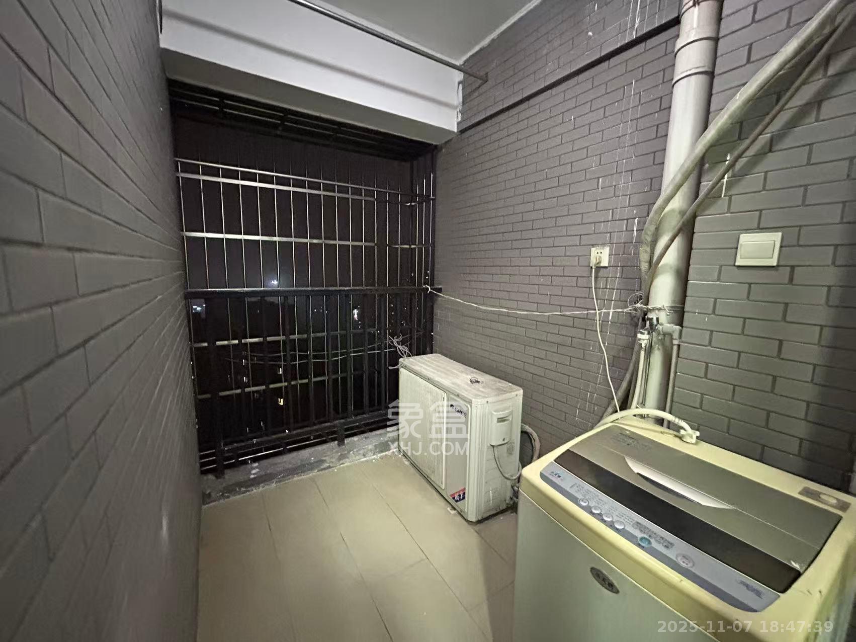 德庆水韵山城  1室1厅1卫    1300.0元/月室内图