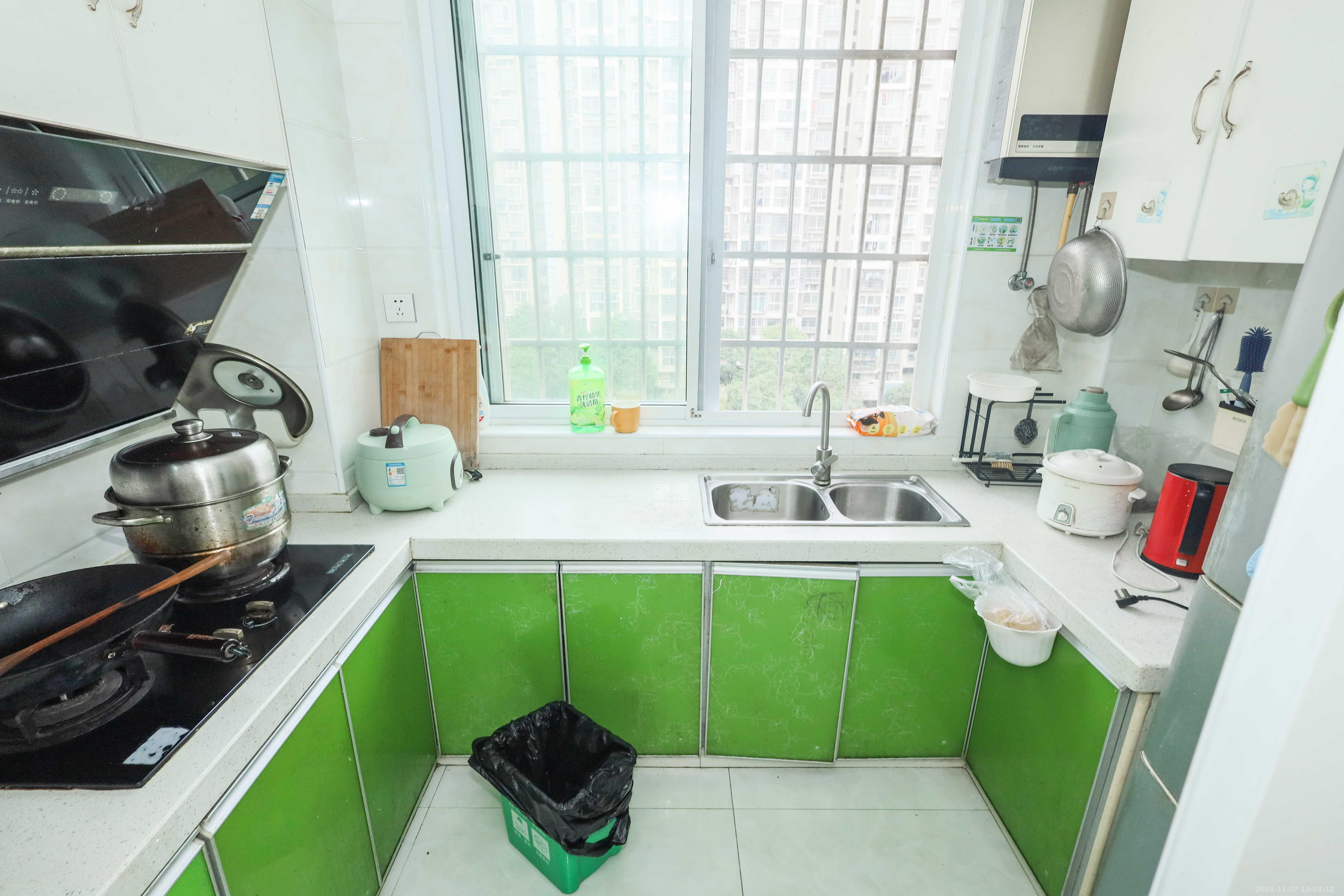 可可小城(麓谷可可小城) 3室2厅1卫 75.0万 可可小城(麓谷可可小城) 3室2厅1卫 75.0万厨房