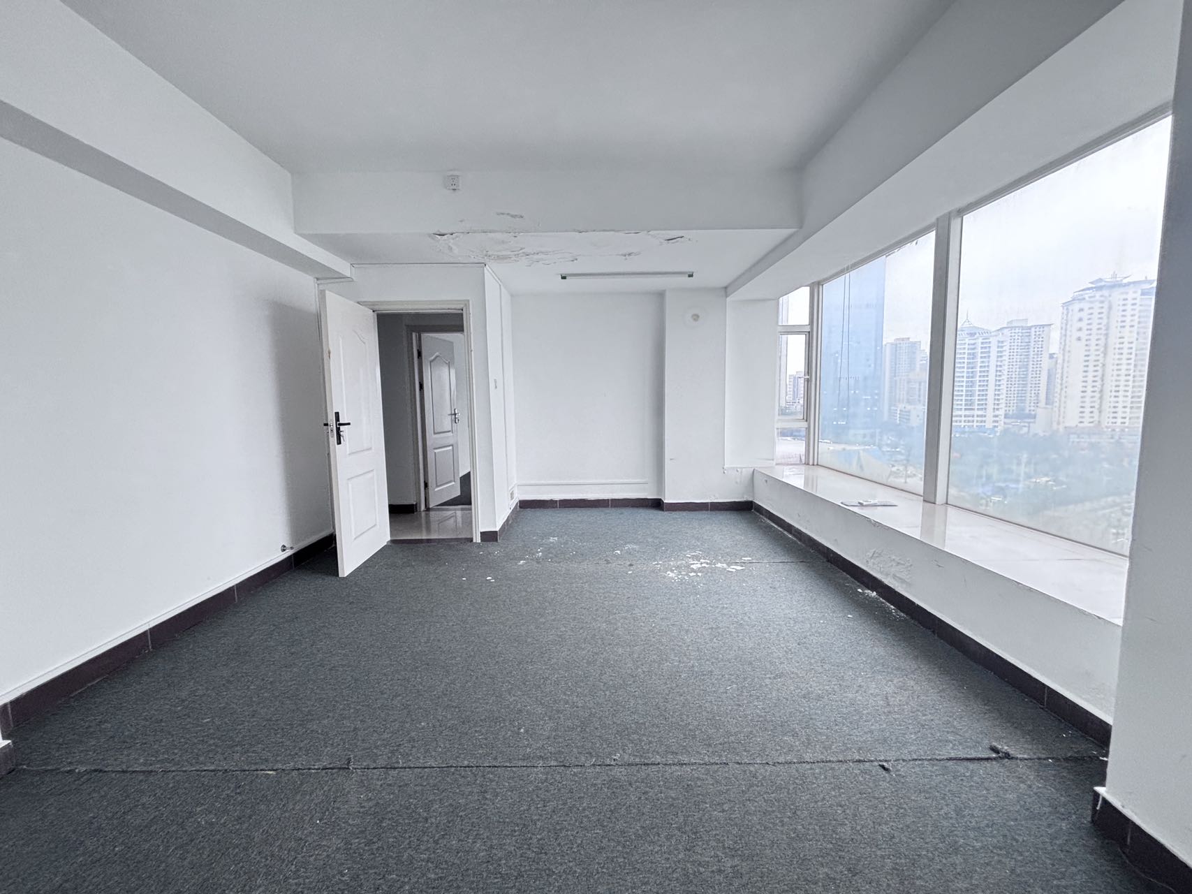 半山花园  4室1厅1卫    7000.0元/月室内图