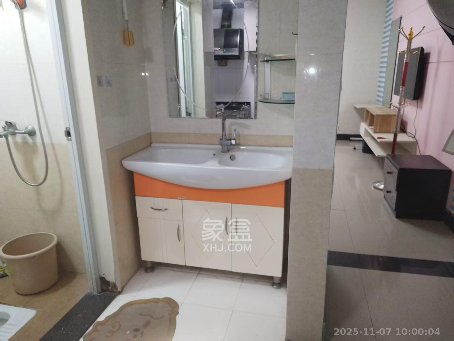 麓山才苑 1室1厅1卫 1600.0元/月 麓山才苑 1室1厅1卫 1600.0元/月室内图