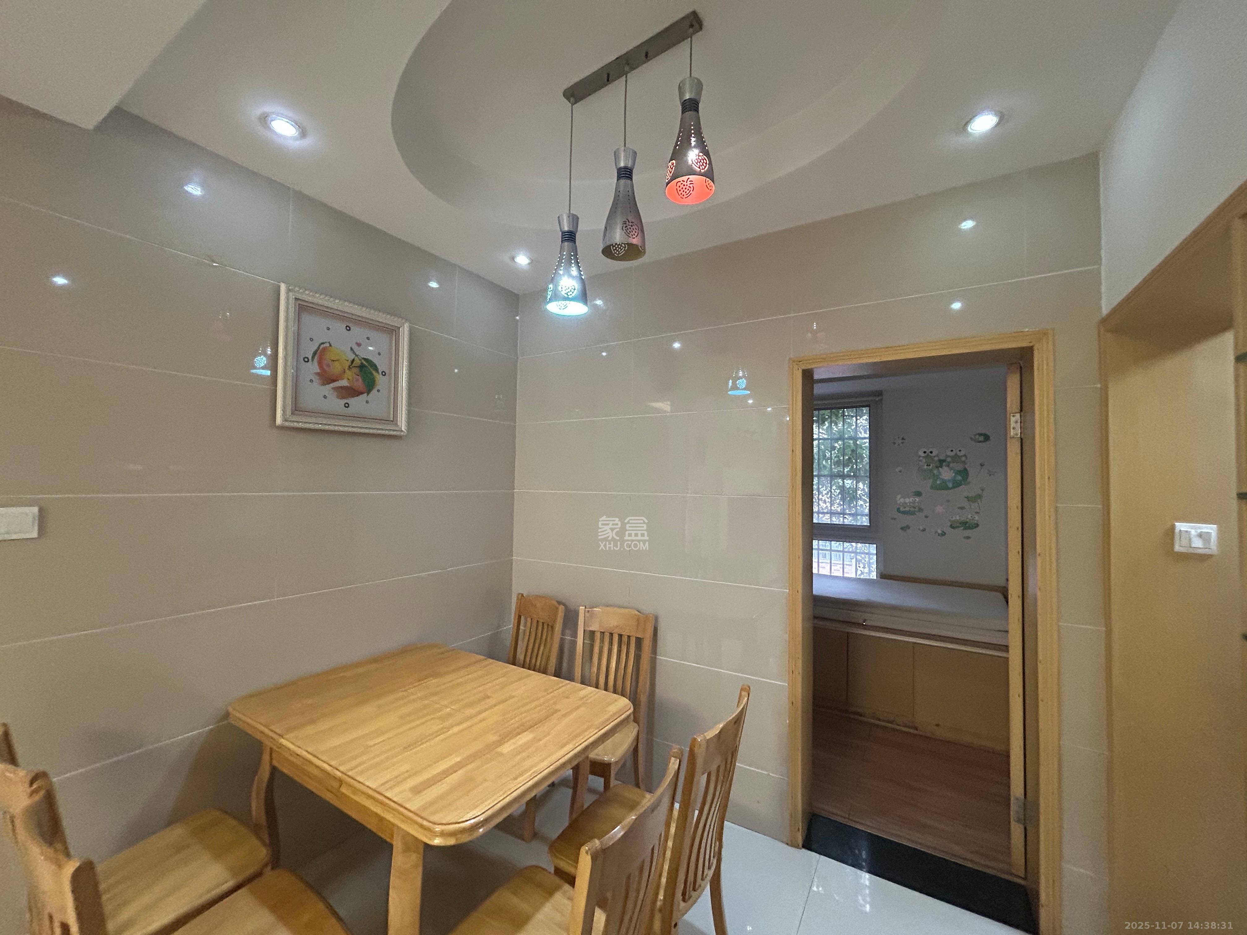 山水湾  3室2厅1卫    1600.0元/月室内图