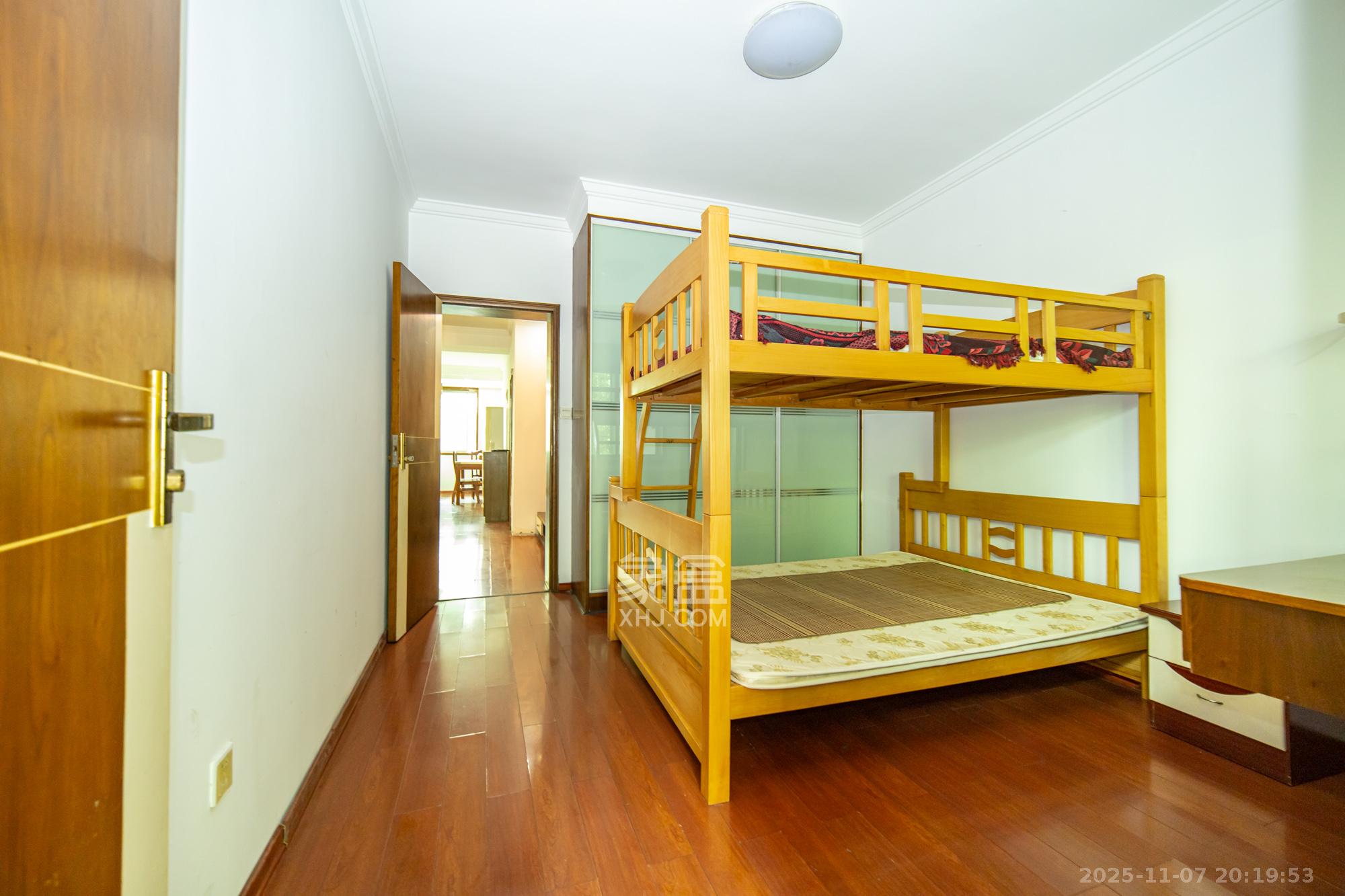 中南汽车世界 2室2厅1卫 29.8万 中南汽车世界 2室2厅1卫 29.8万卧室