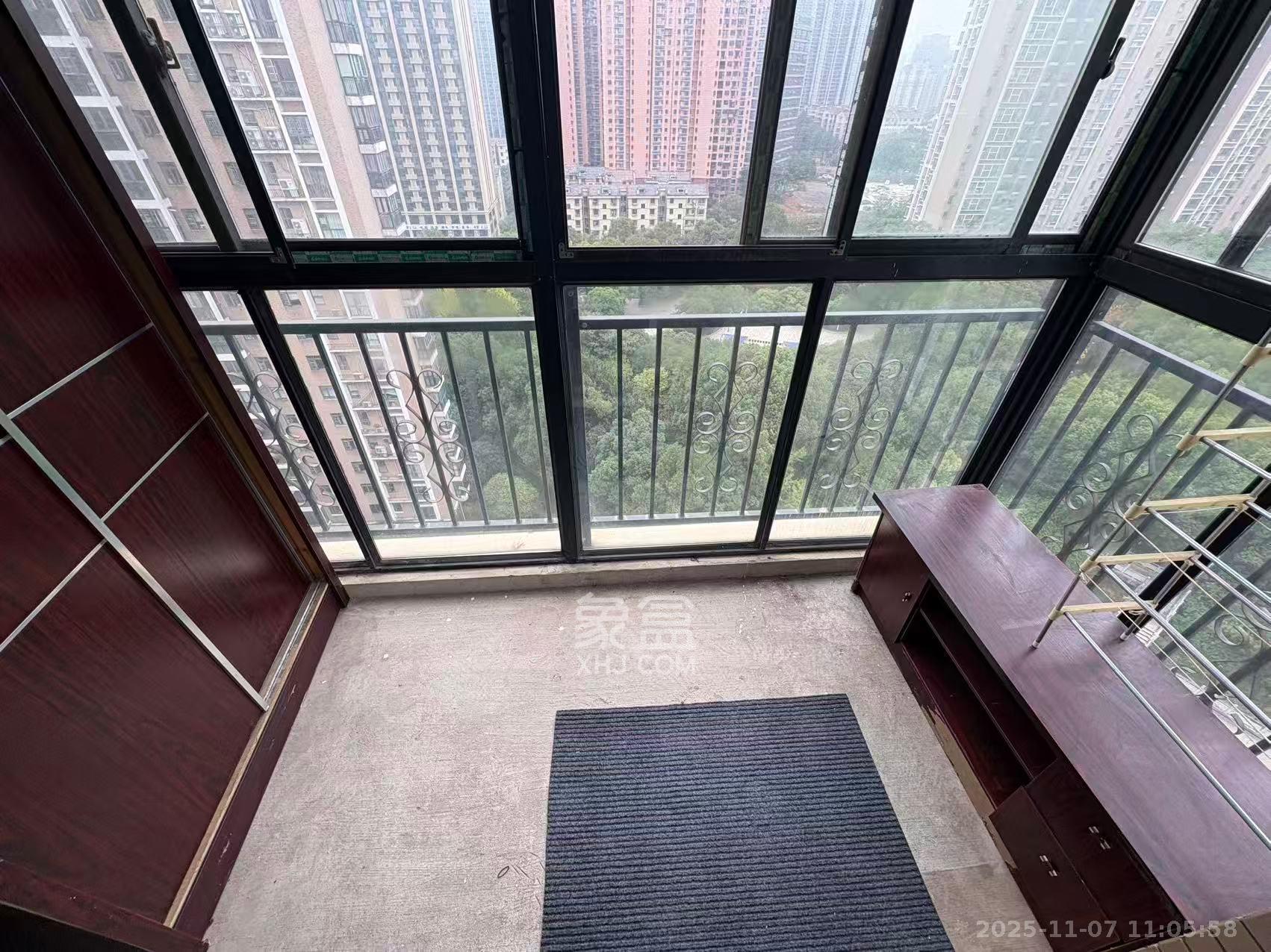 西点公园里  2室2厅1卫    2200.0元/月室内图