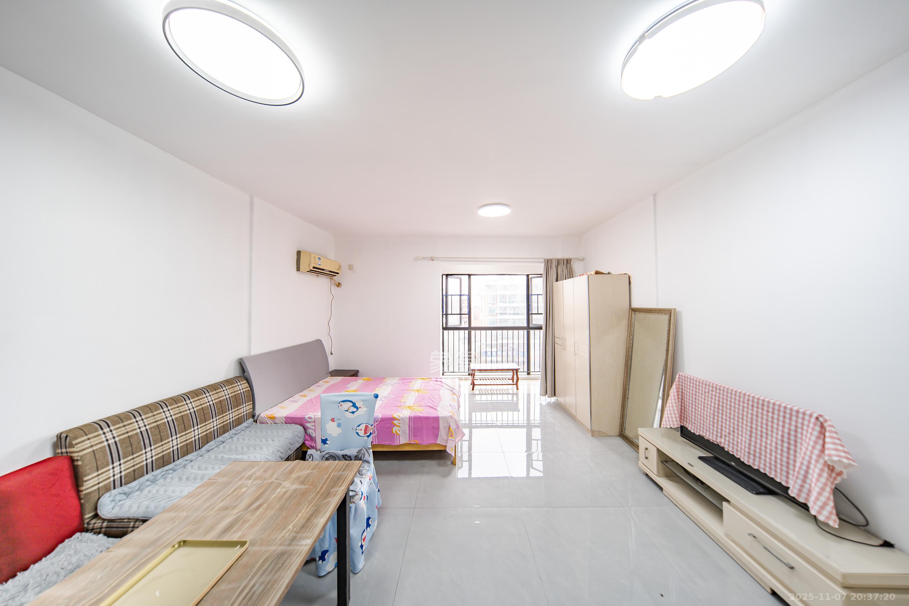 金土地第一湾 1室1厅1卫 27.0万 金土地第一湾 1室1厅1卫 27.0万客厅