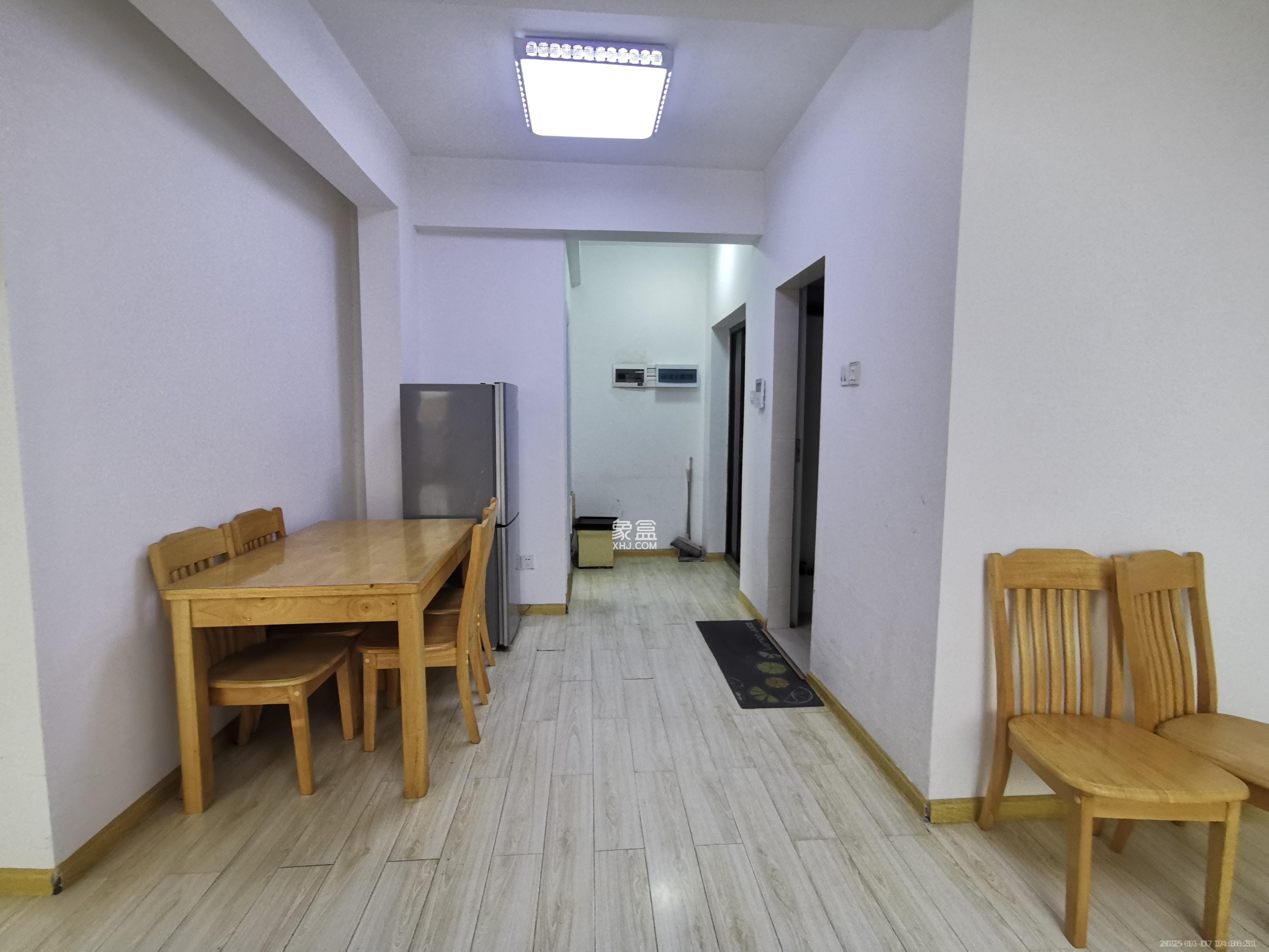 阳光100三期 2室2厅1卫 2200.0元/月 阳光100三期 2室2厅1卫 2200.0元/月室内图