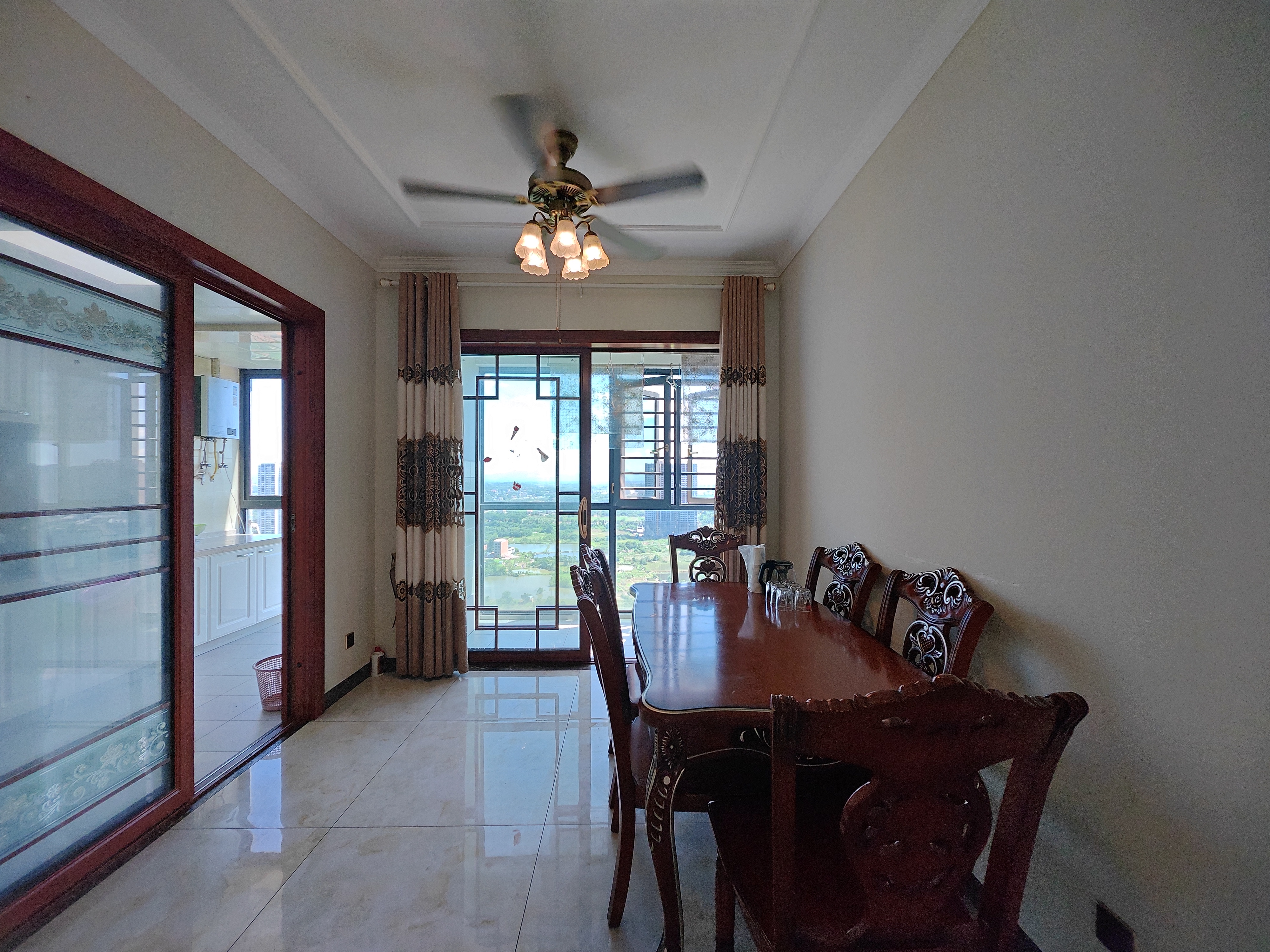 长湖峰境  4室2厅2卫    2800.0元/月室内图