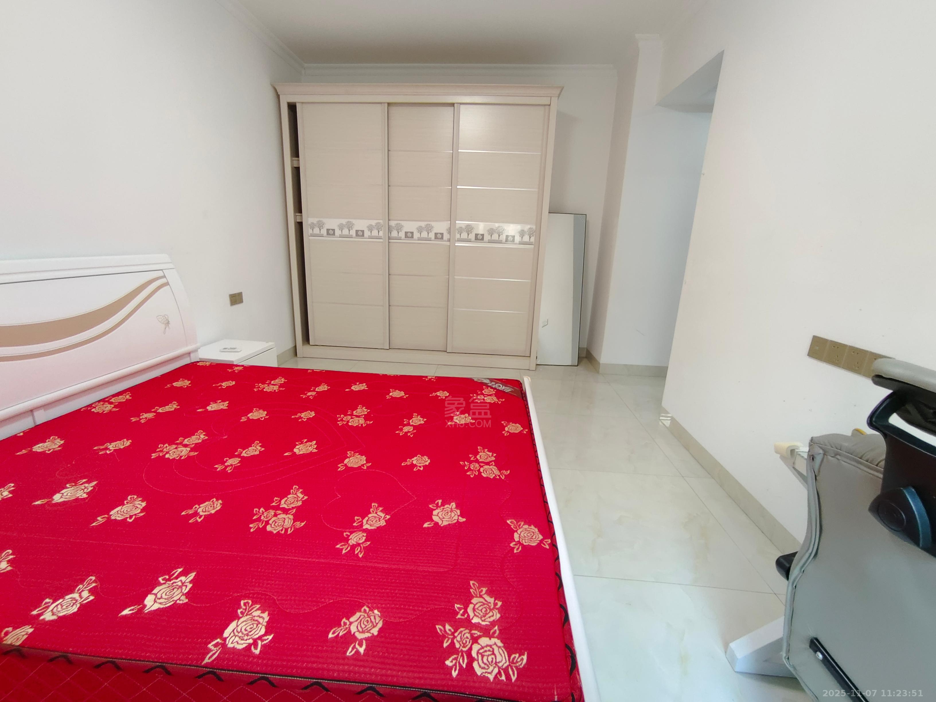 奥园广场 3室2厅2卫 2200.0元/月 奥园广场 3室2厅2卫 2200.0元/月室内图