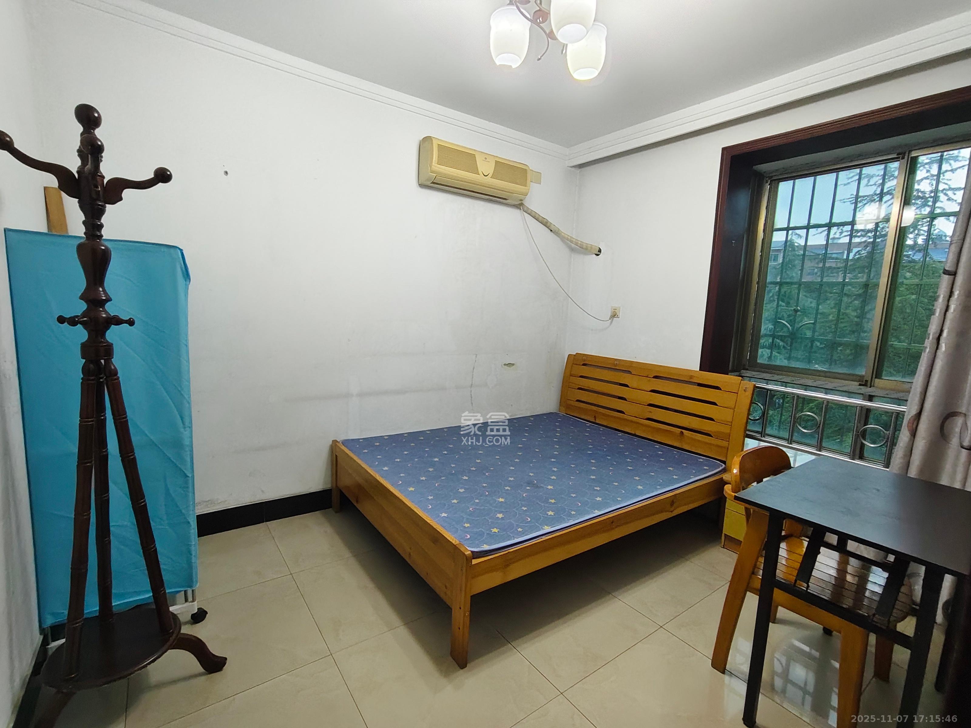 阳明山庄  3室2厅1卫    2000.0元/月室内图