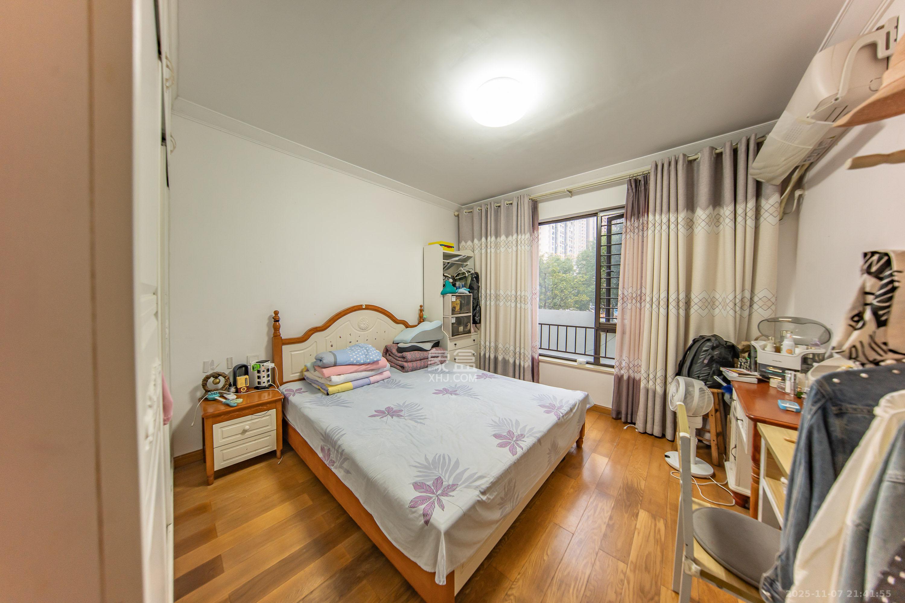 中海国际四期 3室2厅2卫 70.0万 中海国际四期 3室2厅2卫 70.0万卧室