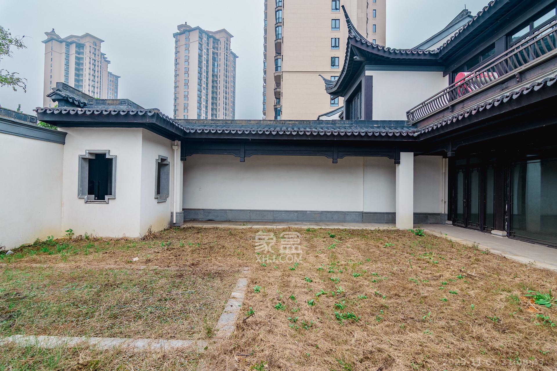 绿城高尔夫小镇  6室2厅4卫    390.0万其他