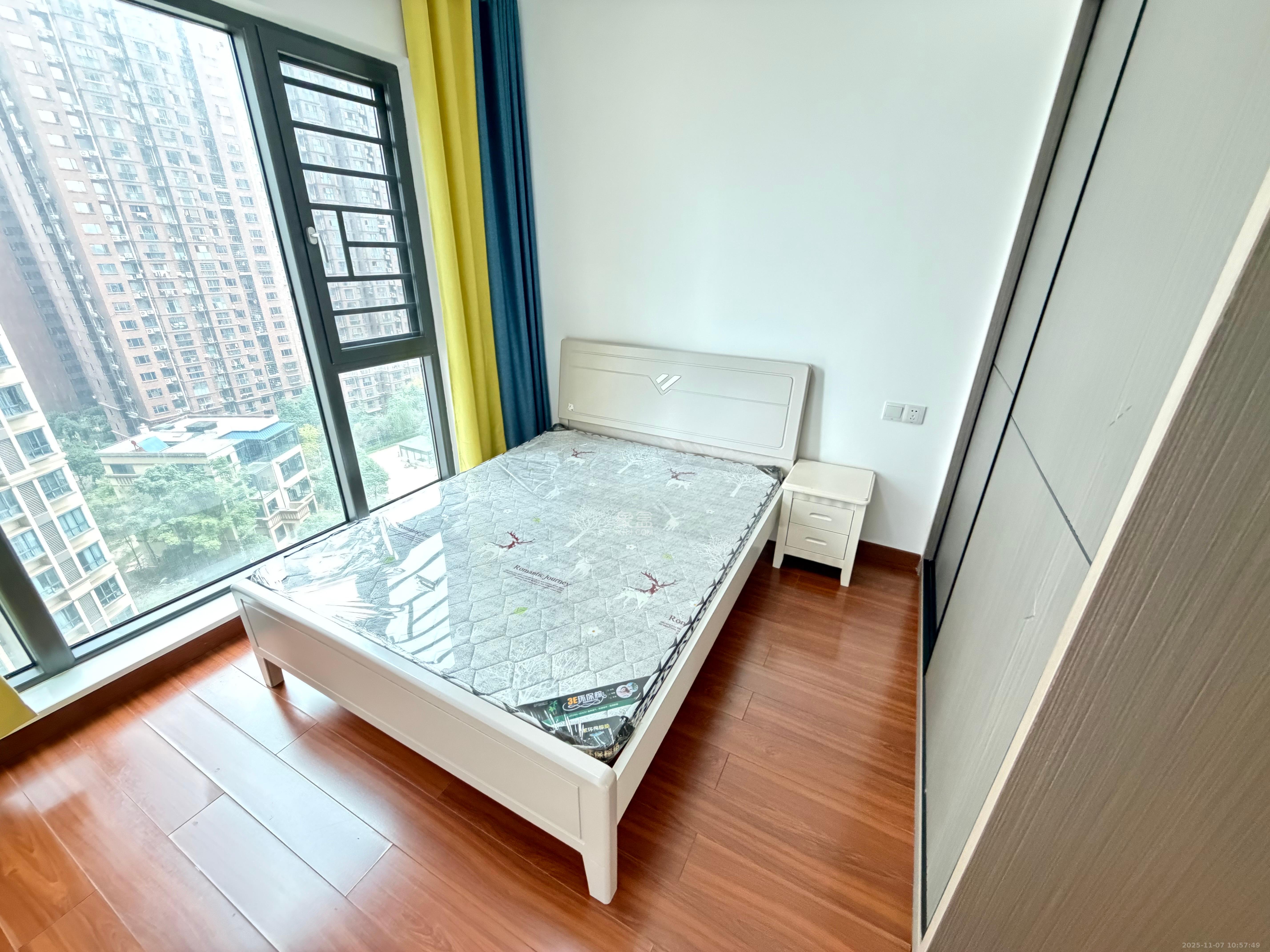 荣泰广场 3室2厅2卫 2800.0元/月 荣泰广场 3室2厅2卫 2800.0元/月室内图