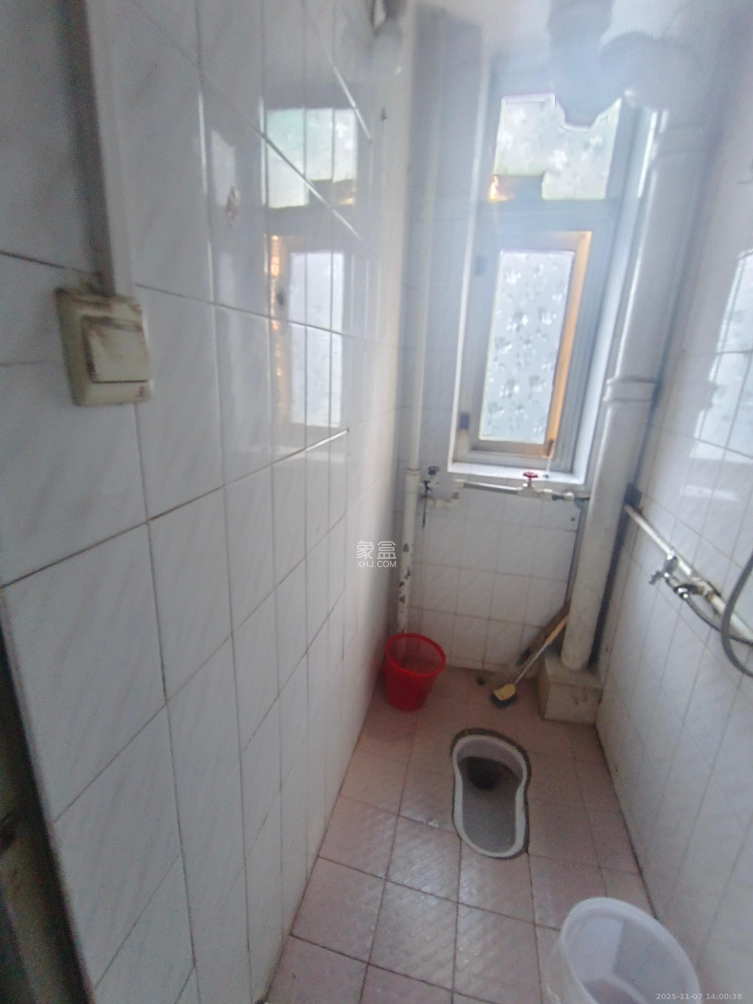 红旗区三片  2室1厅1卫    1100.0元/月室内图