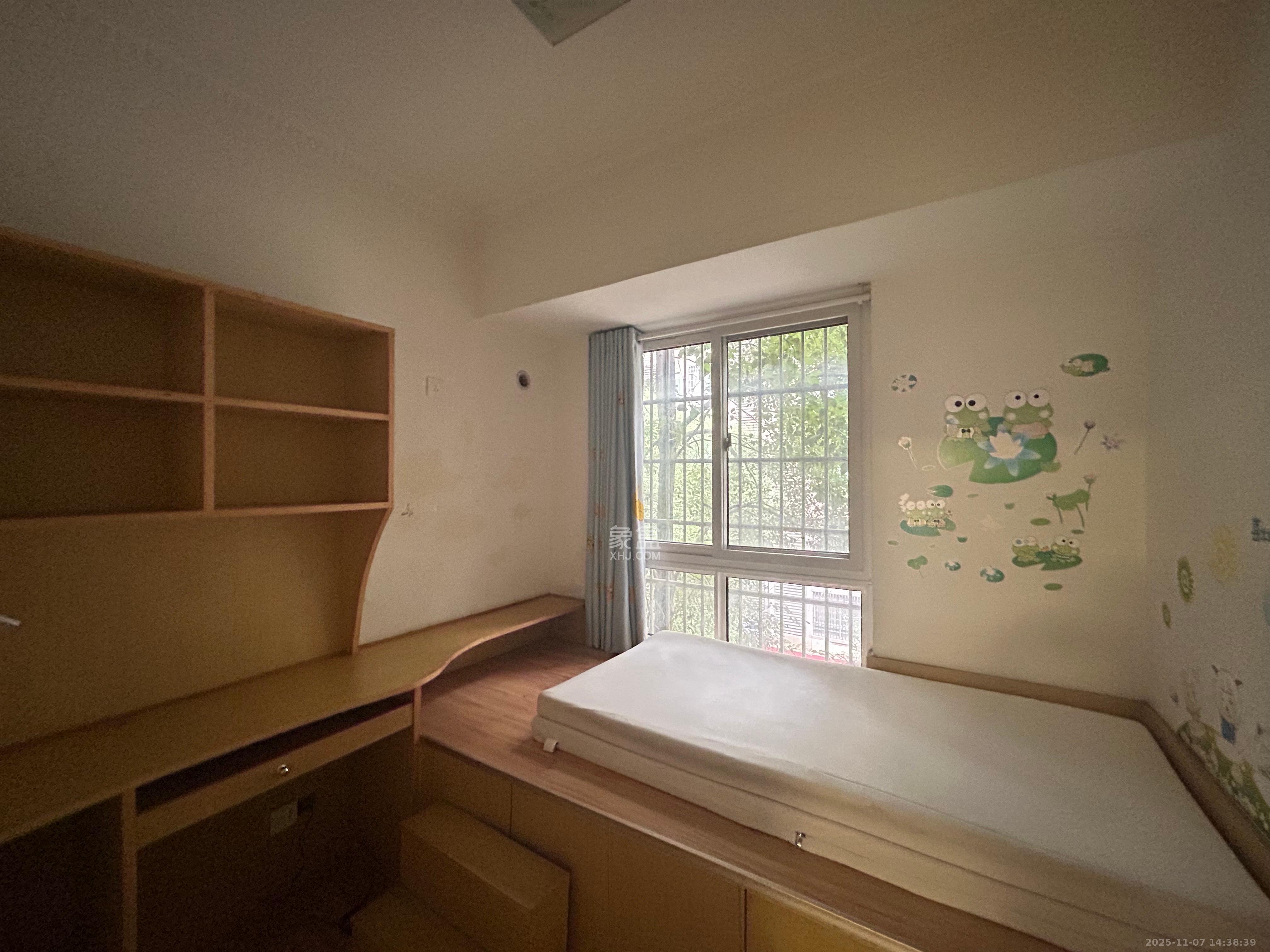 山水湾  3室2厅1卫    1600.0元/月室内图