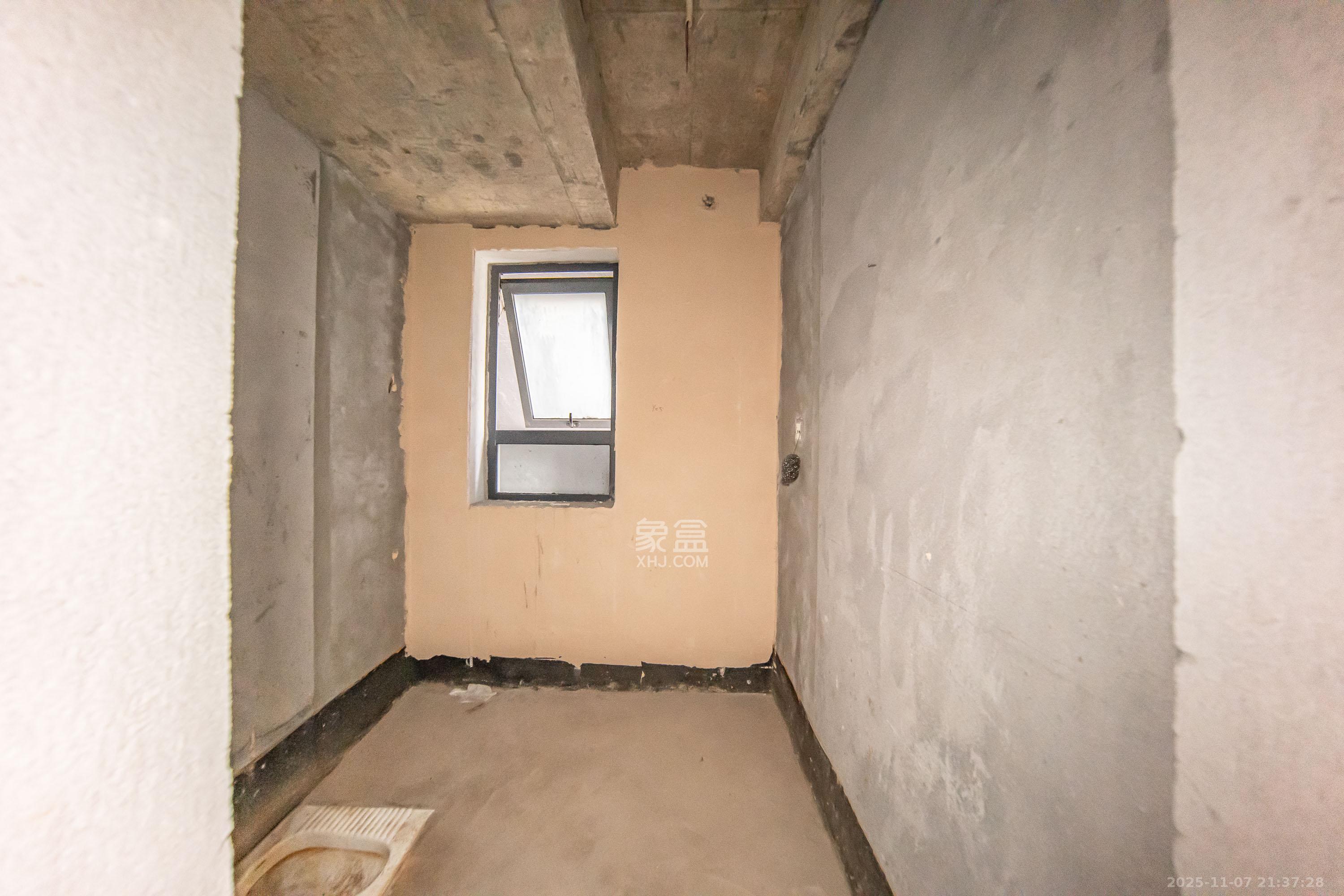 汉高学士府 4室2厅2卫 107.0万 汉高学士府 4室2厅2卫 107.0万卫生间