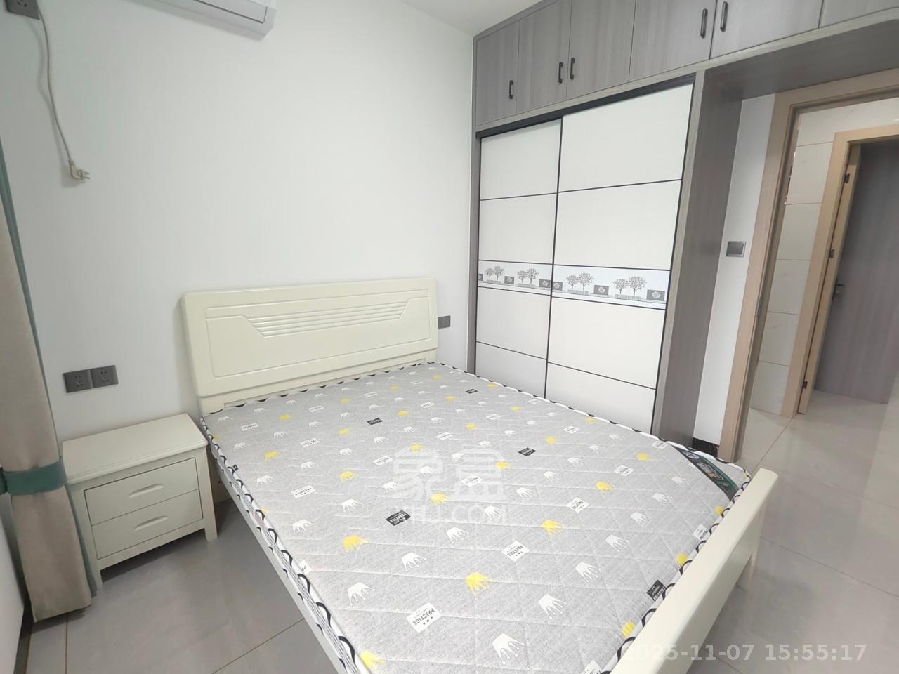 坪山家园  3室2厅2卫    1800.0元/月室内图