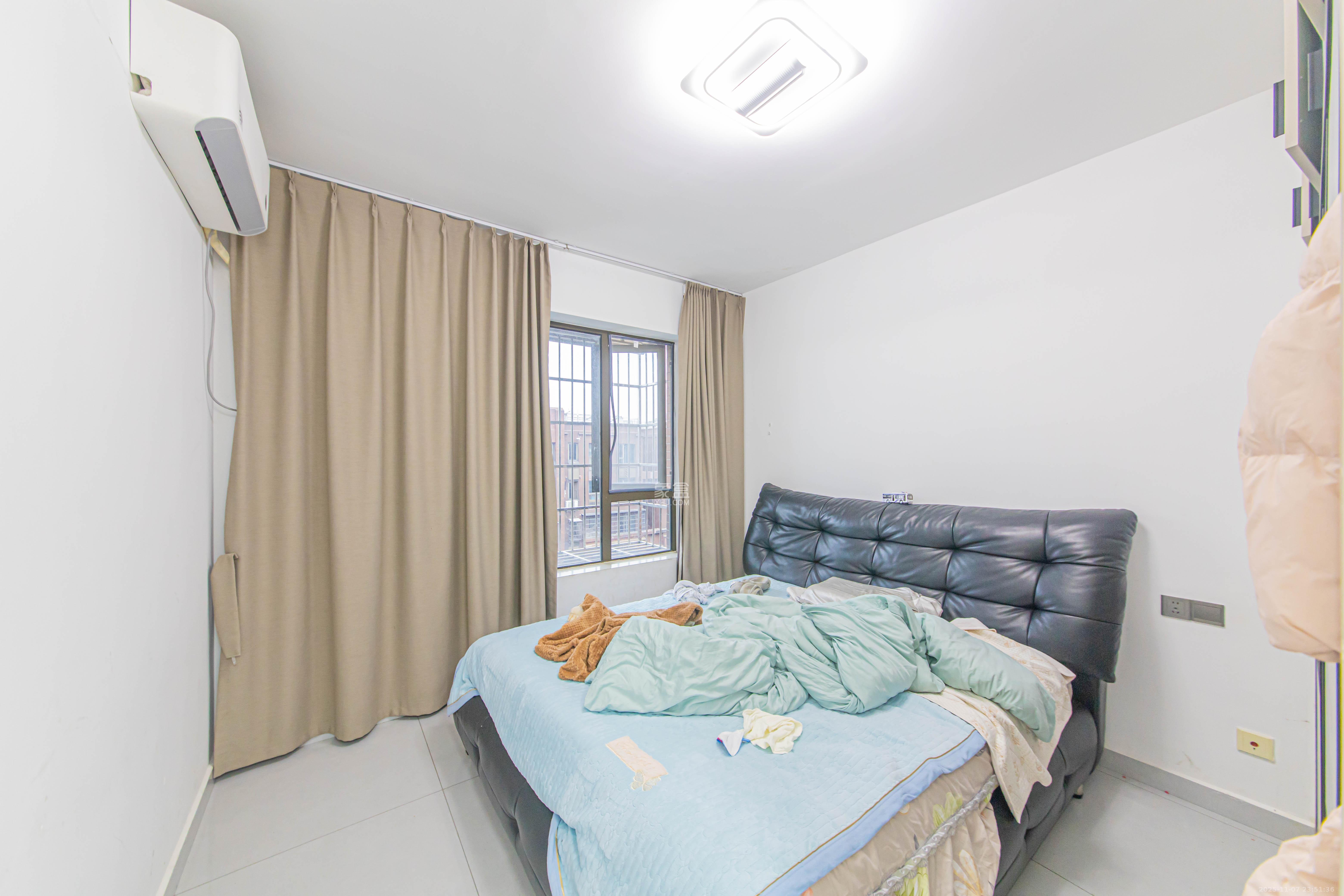 绿地公馆（绿地名邸）  3室2厅2卫    92.0万卧室