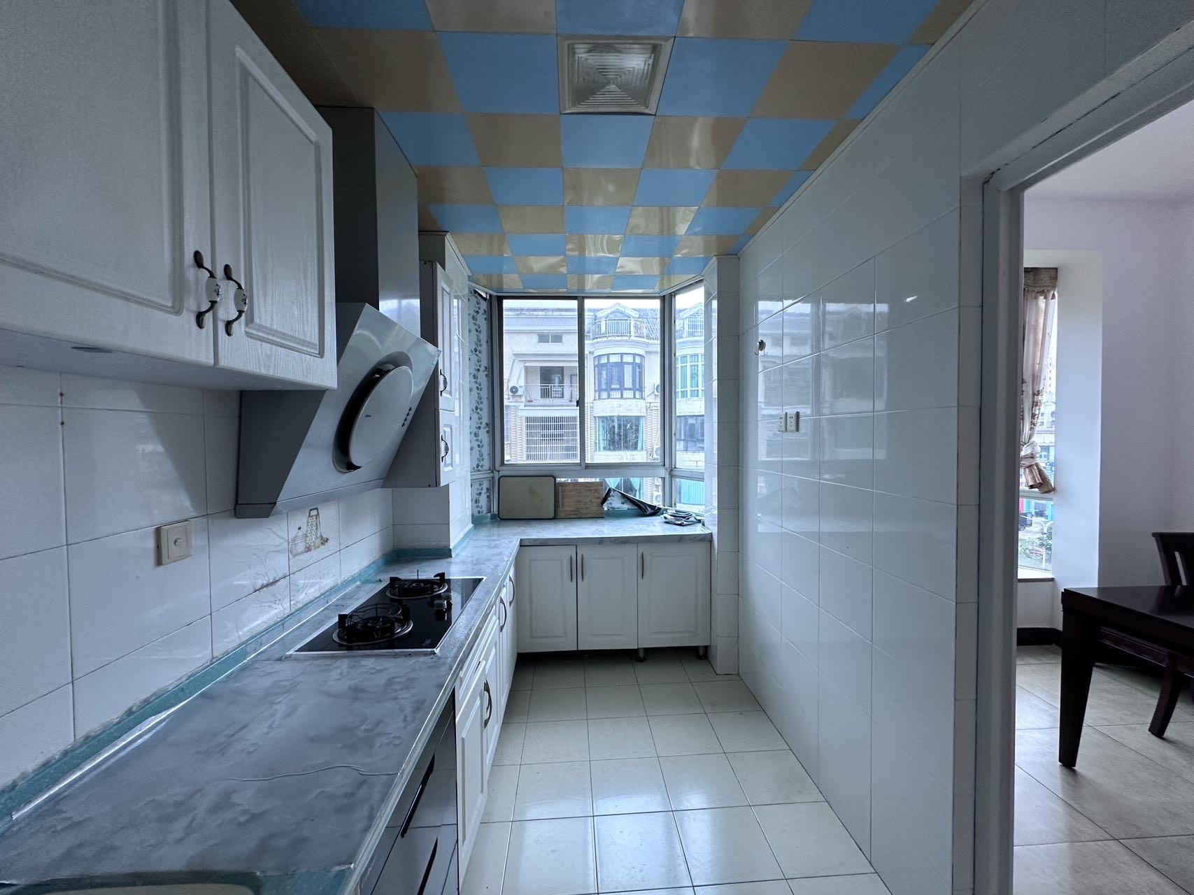 绿色佳园 3室2厅2卫 140.0万 绿色佳园 3室2厅2卫 140.0万客厅