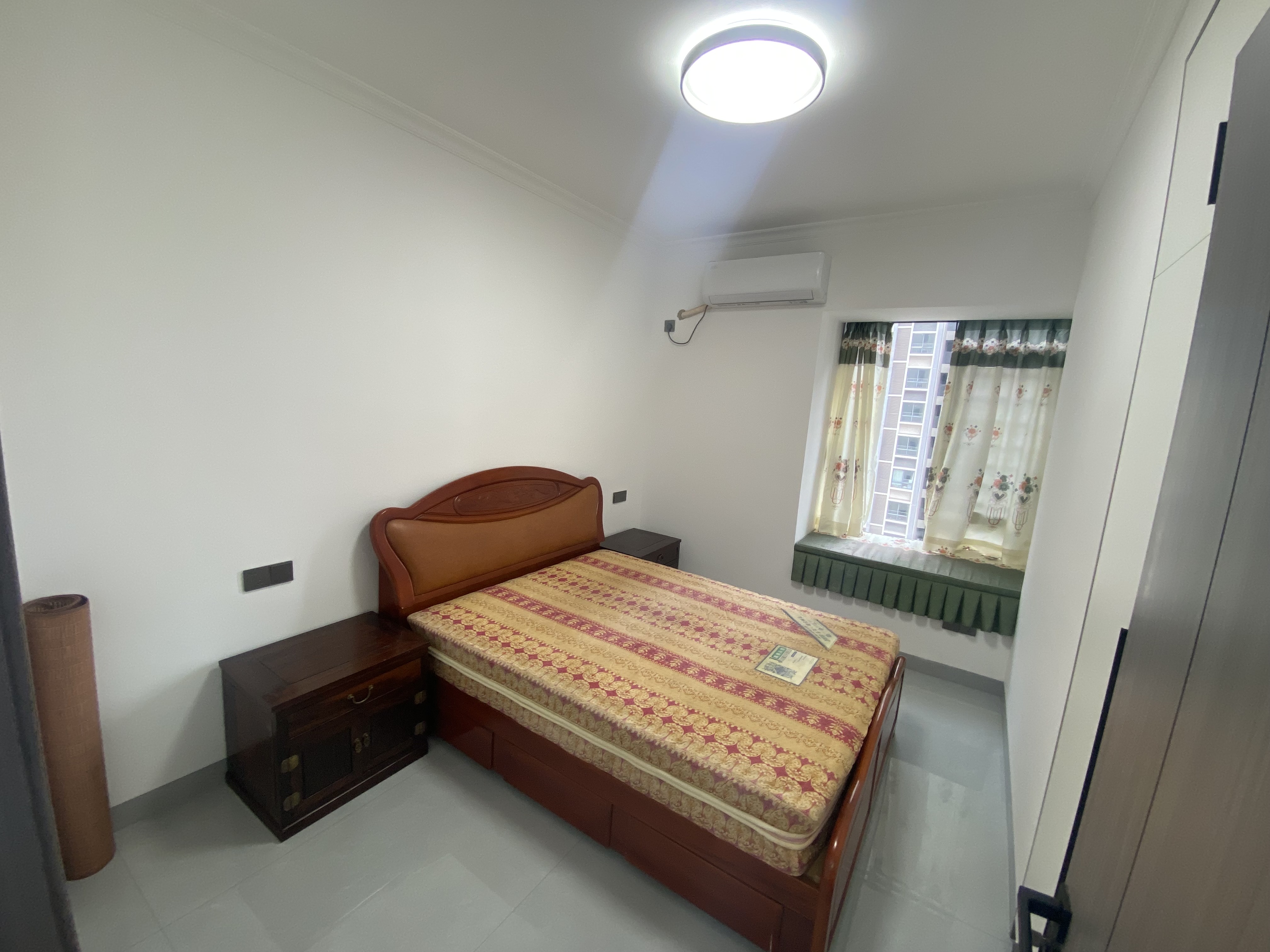 互助小区电梯房  3室1厅2卫    2000.0元/月室内图