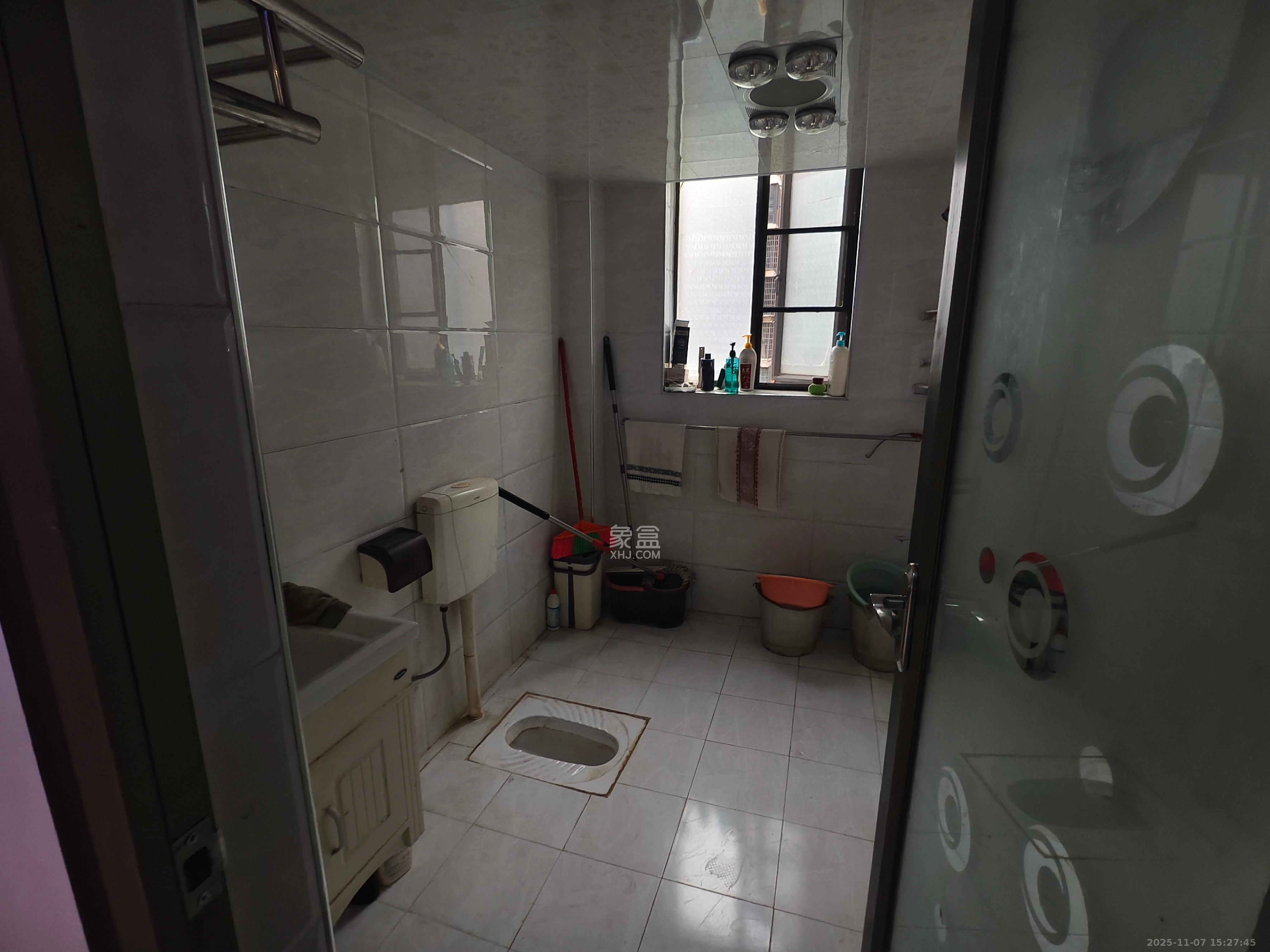 湘府名邸(同力家园) 1室2厅2卫 2000.0元/月 湘府名邸(同力家园) 1室2厅2卫 2000.0元/月室内图