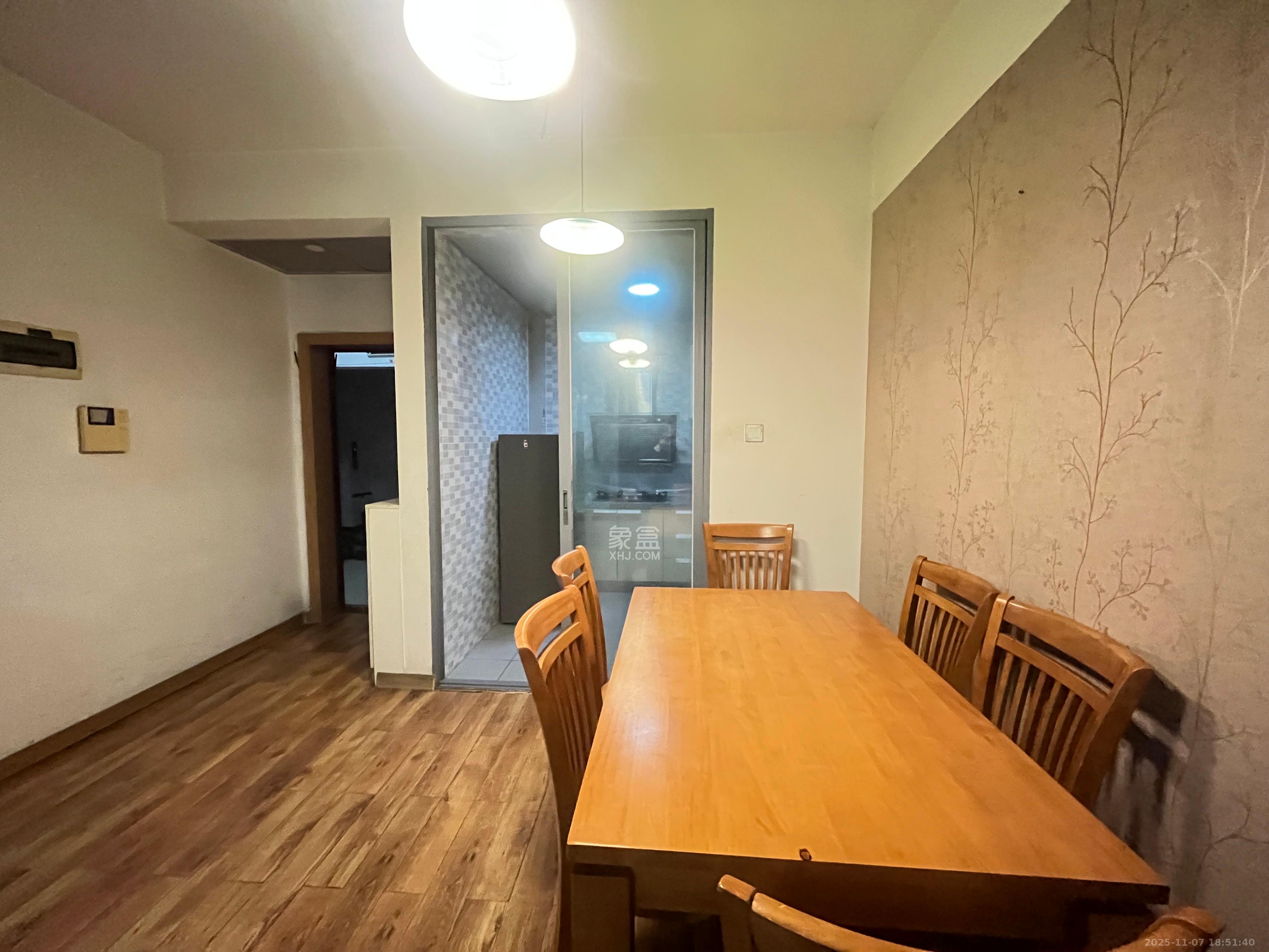 银港水晶城 2室2厅1卫 2200.0元/月 银港水晶城 2室2厅1卫 2200.0元/月室内图