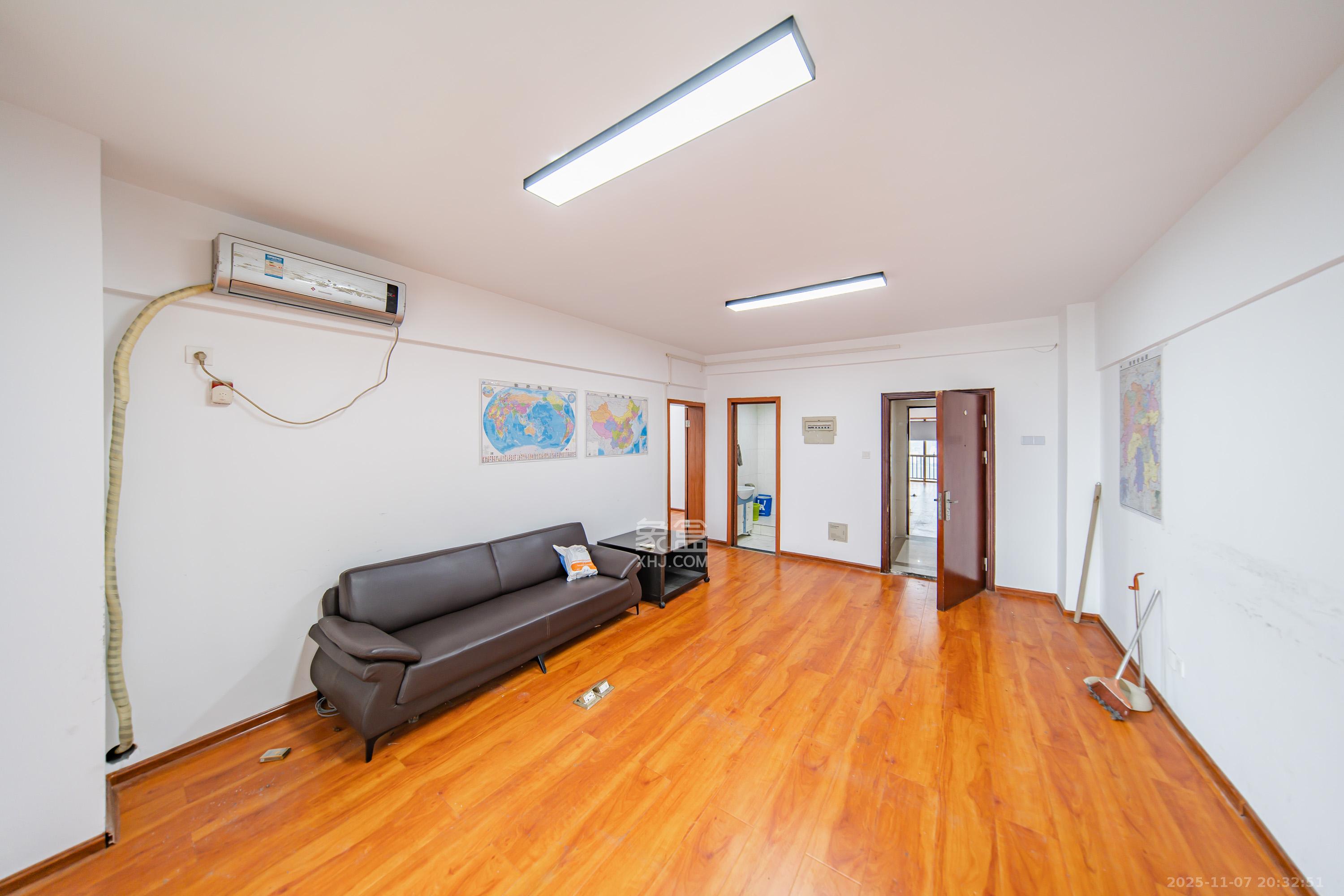 天健芙蓉盛世一期 2室1厅1卫 87.27万 天健芙蓉盛世一期 2室1厅1卫 87.27万客厅