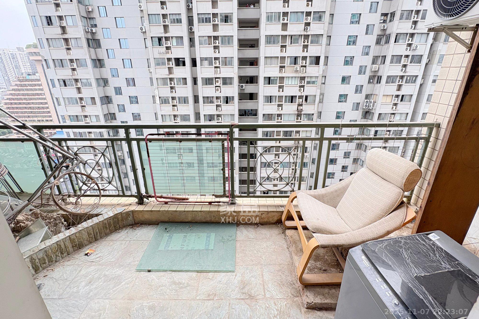 香格里嘉园  4室2厅2卫    150.0万阳台