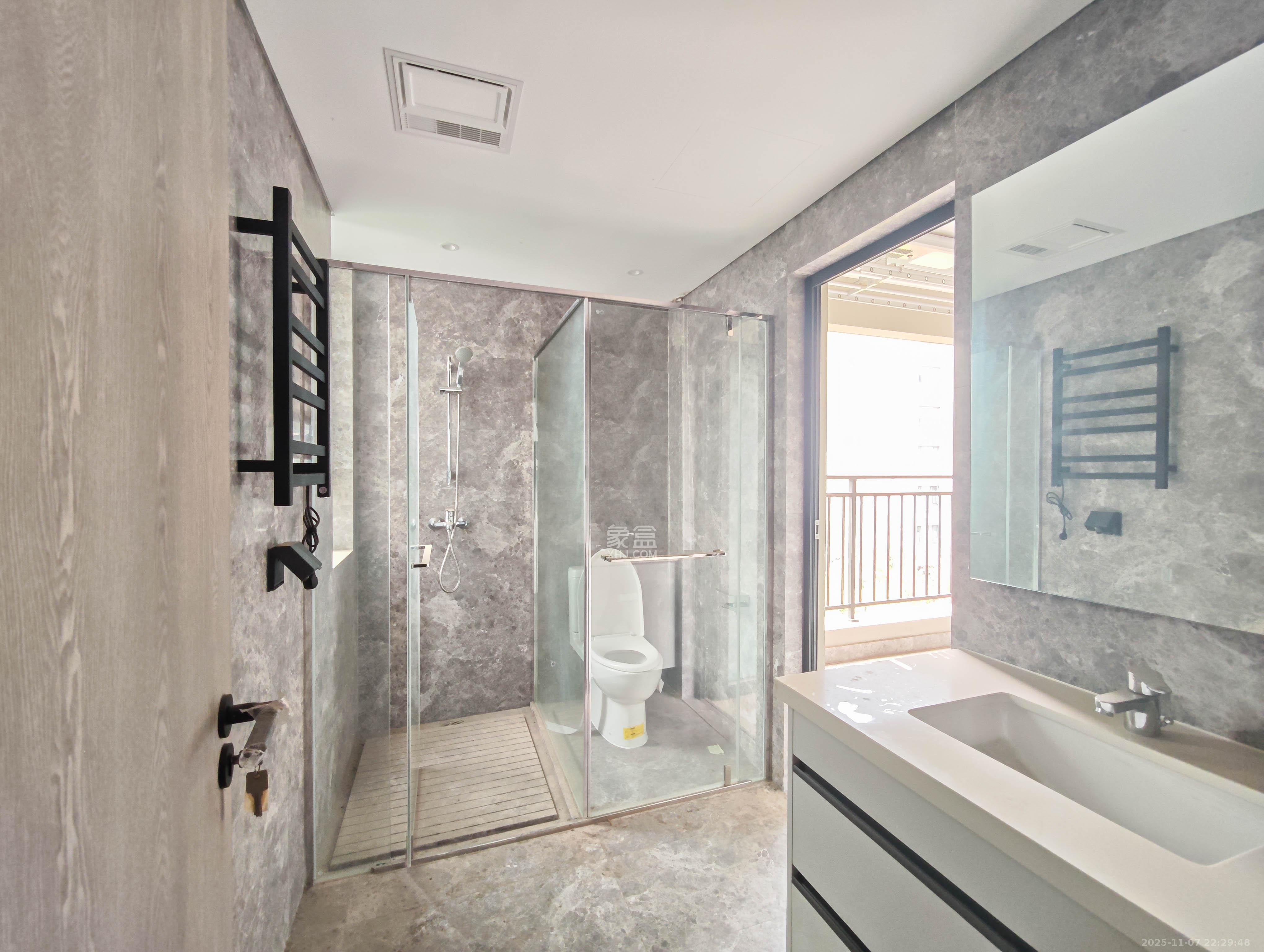 印湘山 4室2厅2卫 286.0万 印湘山 4室2厅2卫 286.0万卫生间