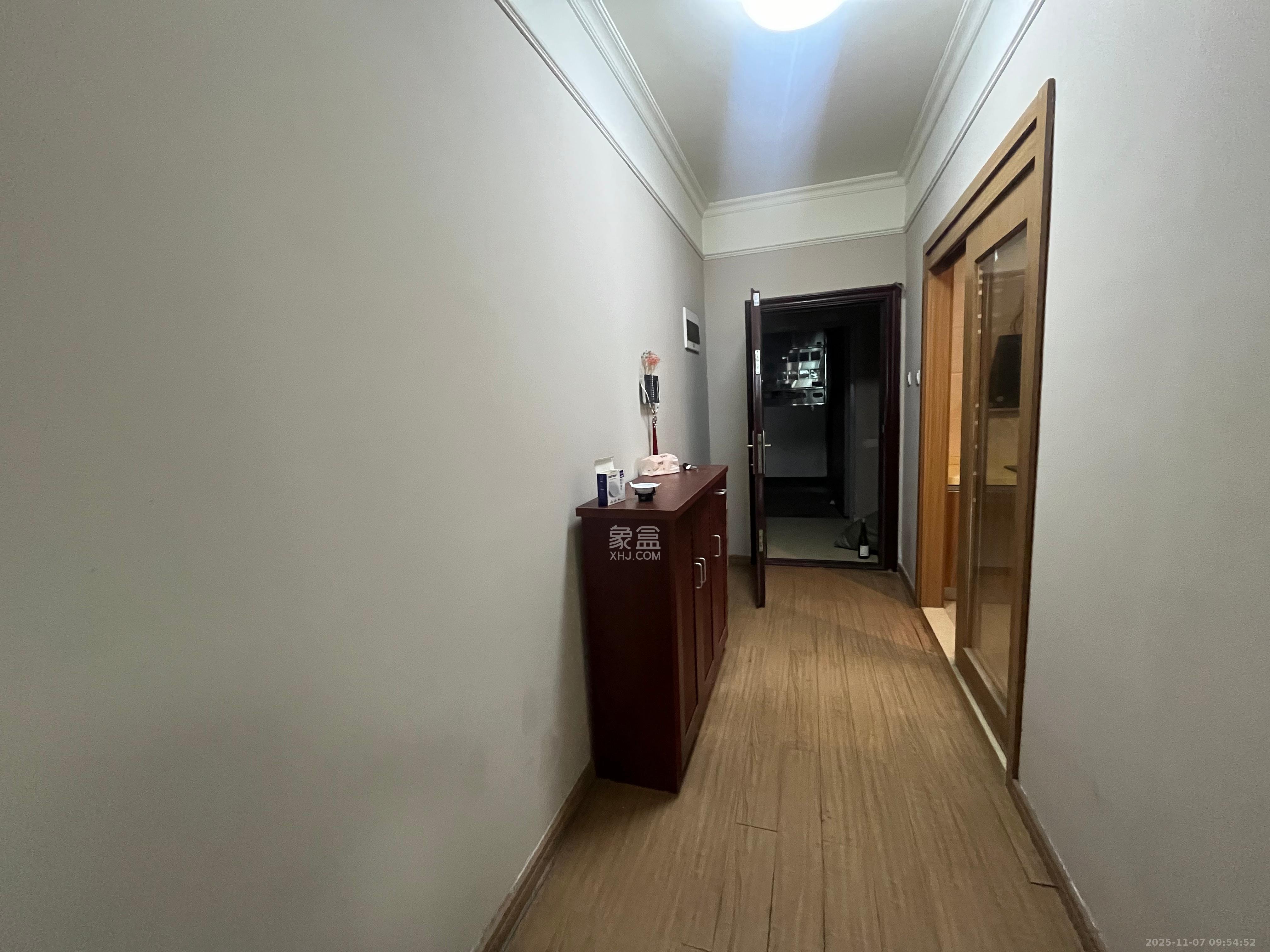 麓谷小镇  3室2厅1卫    2200.0元/月室内图