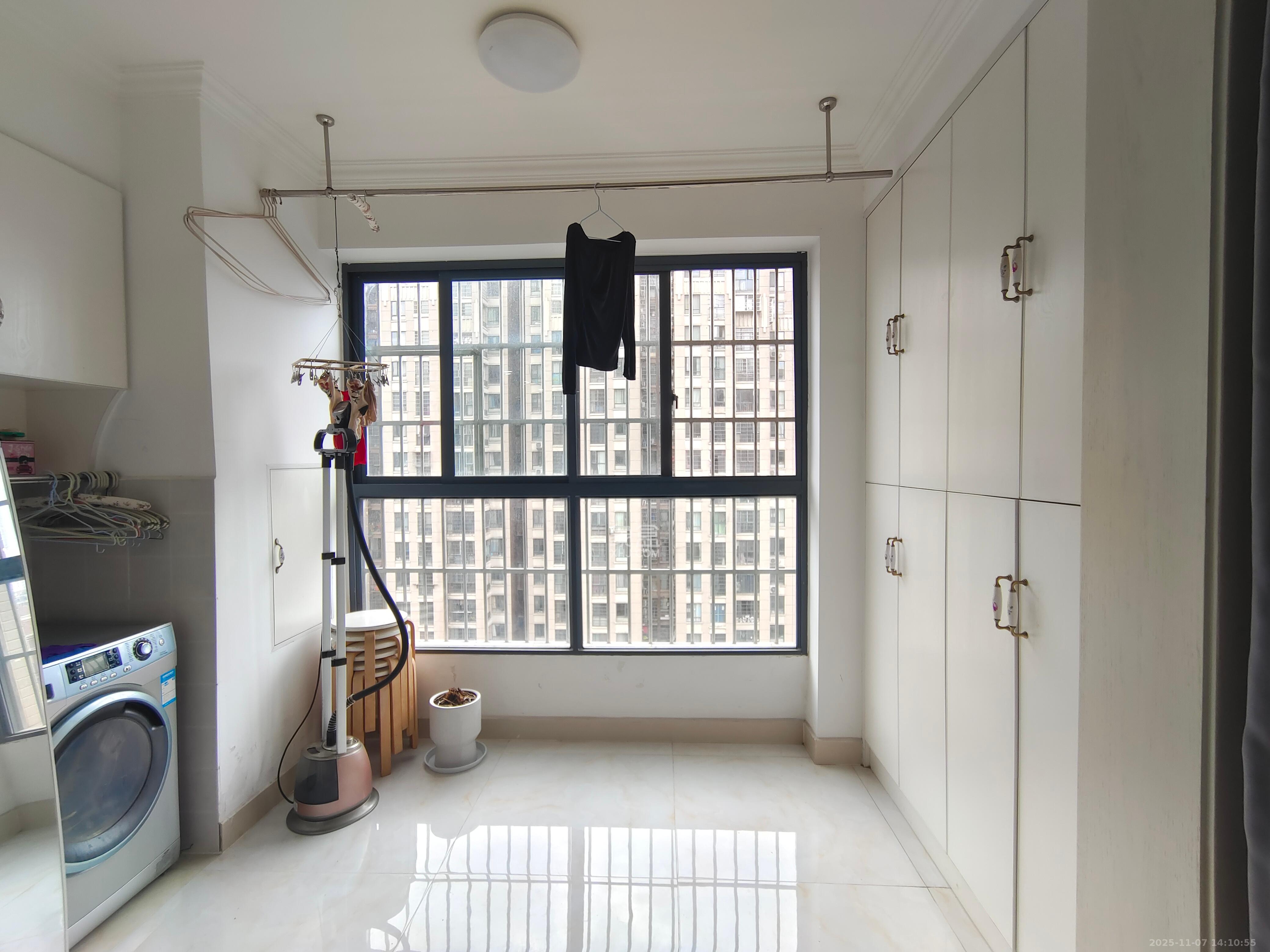 印山蓝色海岸 3室2厅2卫 2300.0元/月 印山蓝色海岸 3室2厅2卫 2300.0元/月室内图